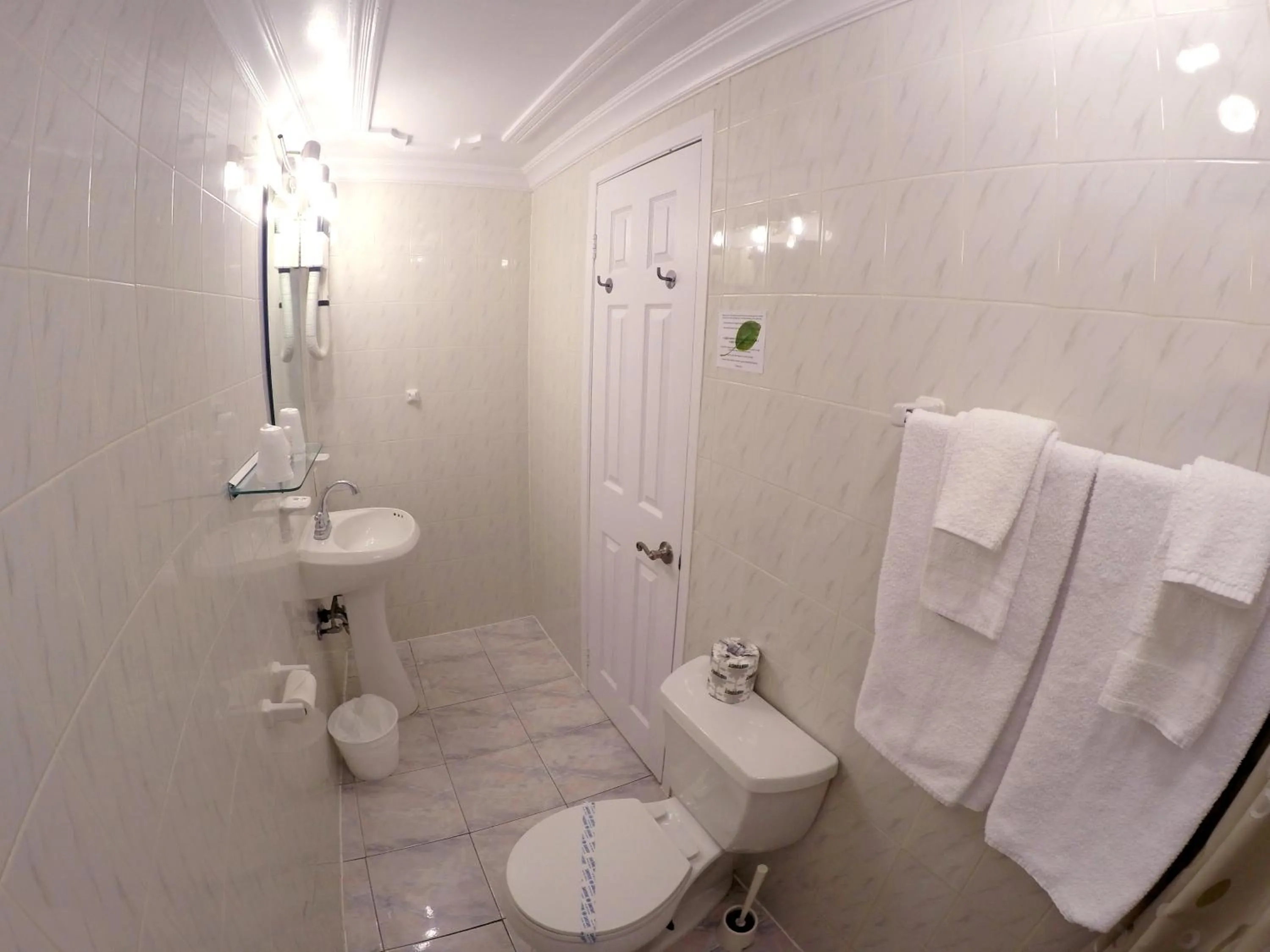 Bathroom in M Montreal Hostel