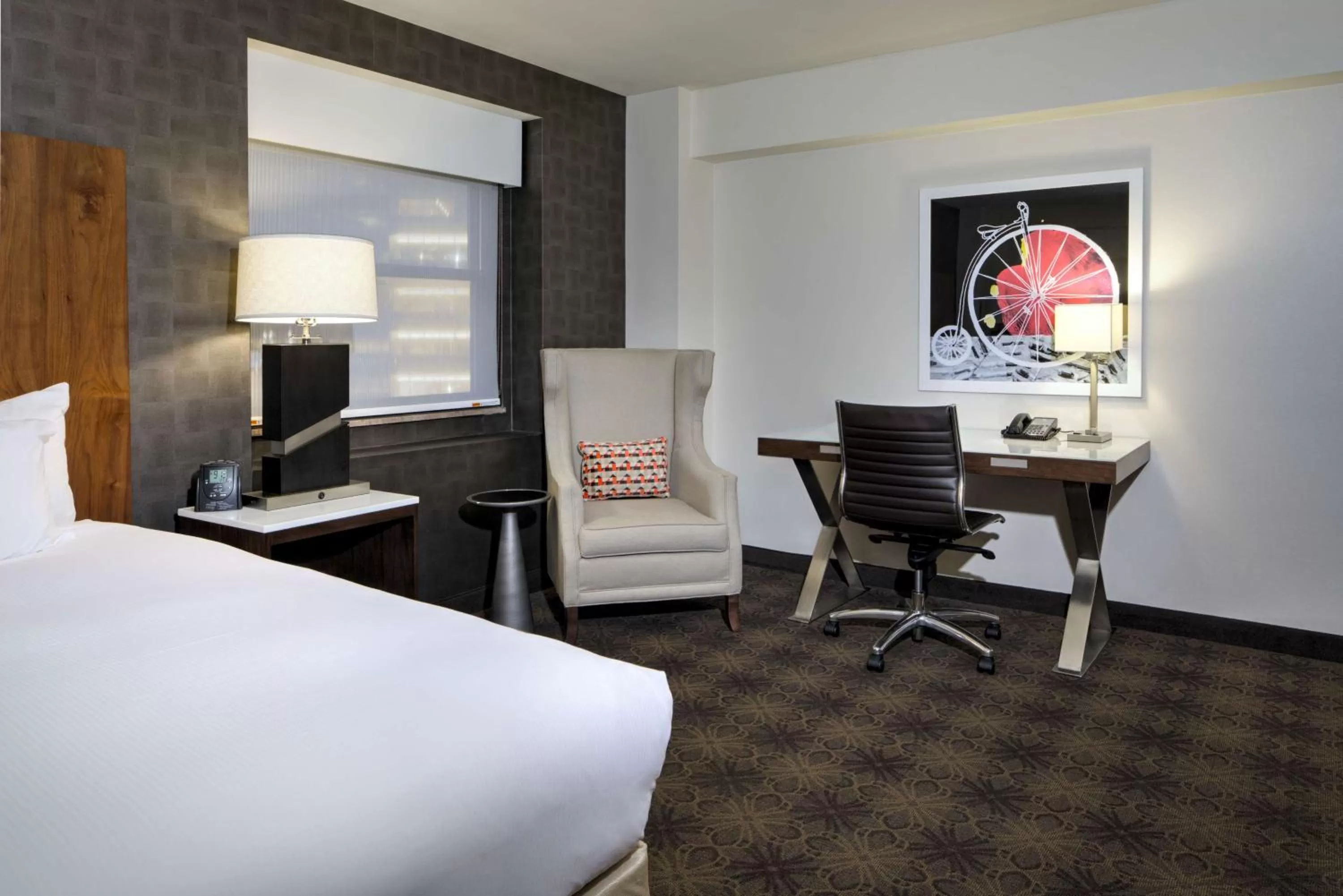 Bedroom, Bed in DoubleTree by Hilton Hotel & Suites Pittsburgh Downtown