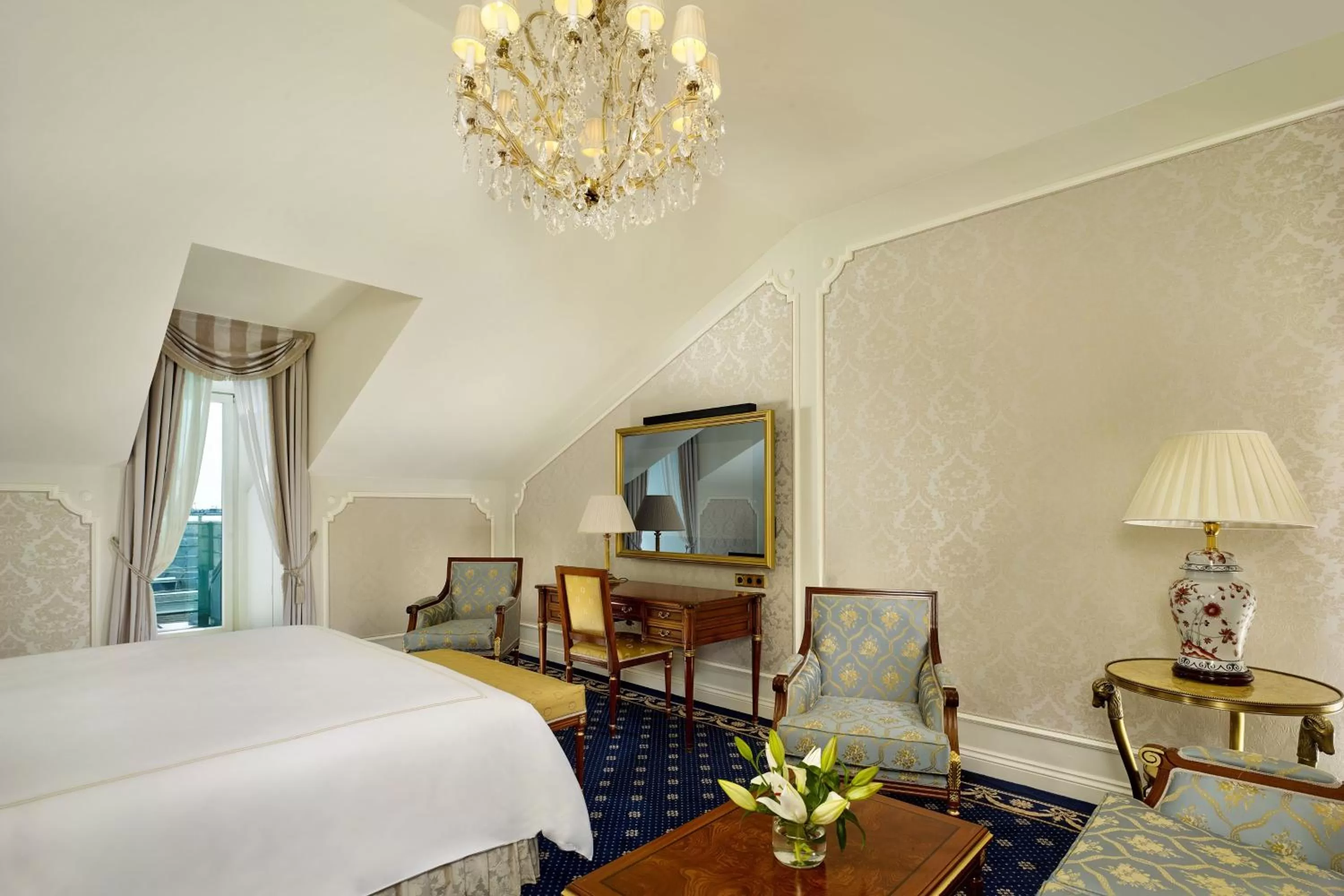 Photo of the whole room, Bed in Hotel Imperial, a Luxury Collection Hotel, Vienna