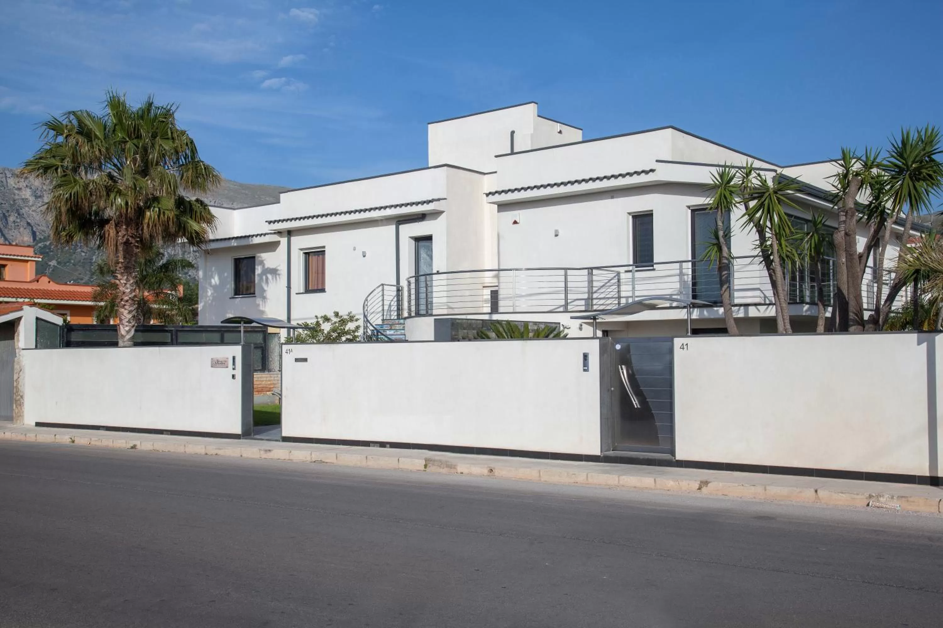 Property building in Tra Le Braccia di Morfeo