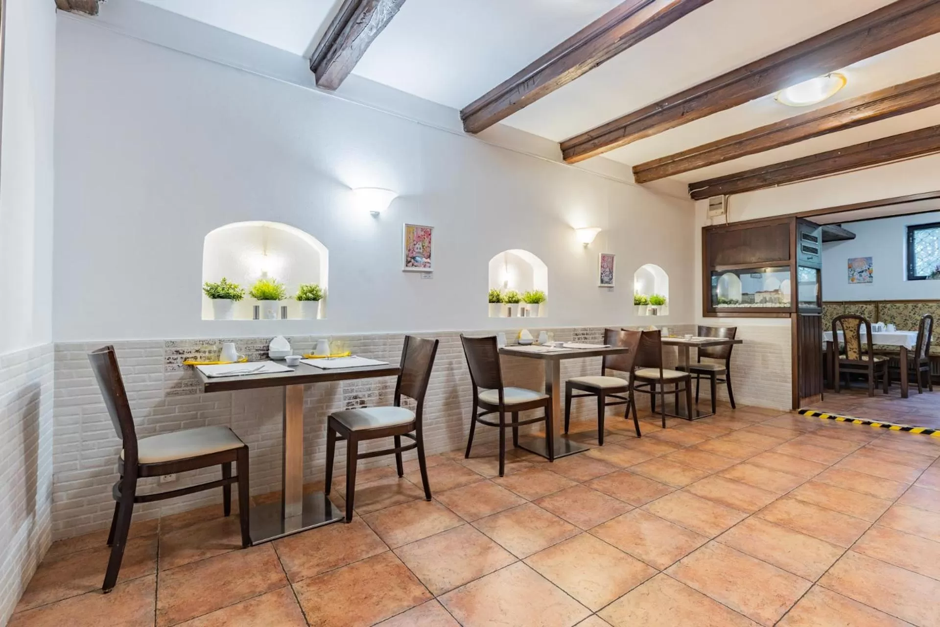 Restaurant/places to eat in Hotel Amadeus