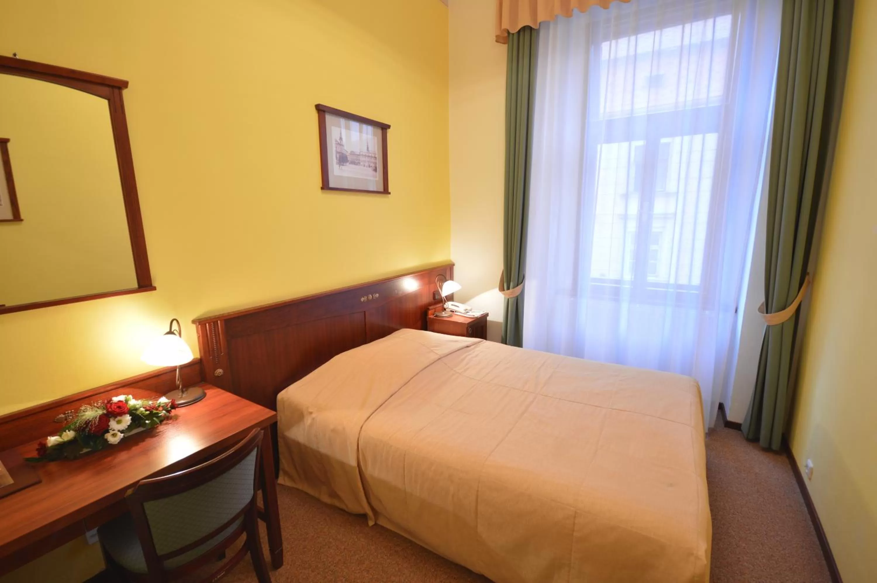 Photo of the whole room, Bed in Grandhotel Garni