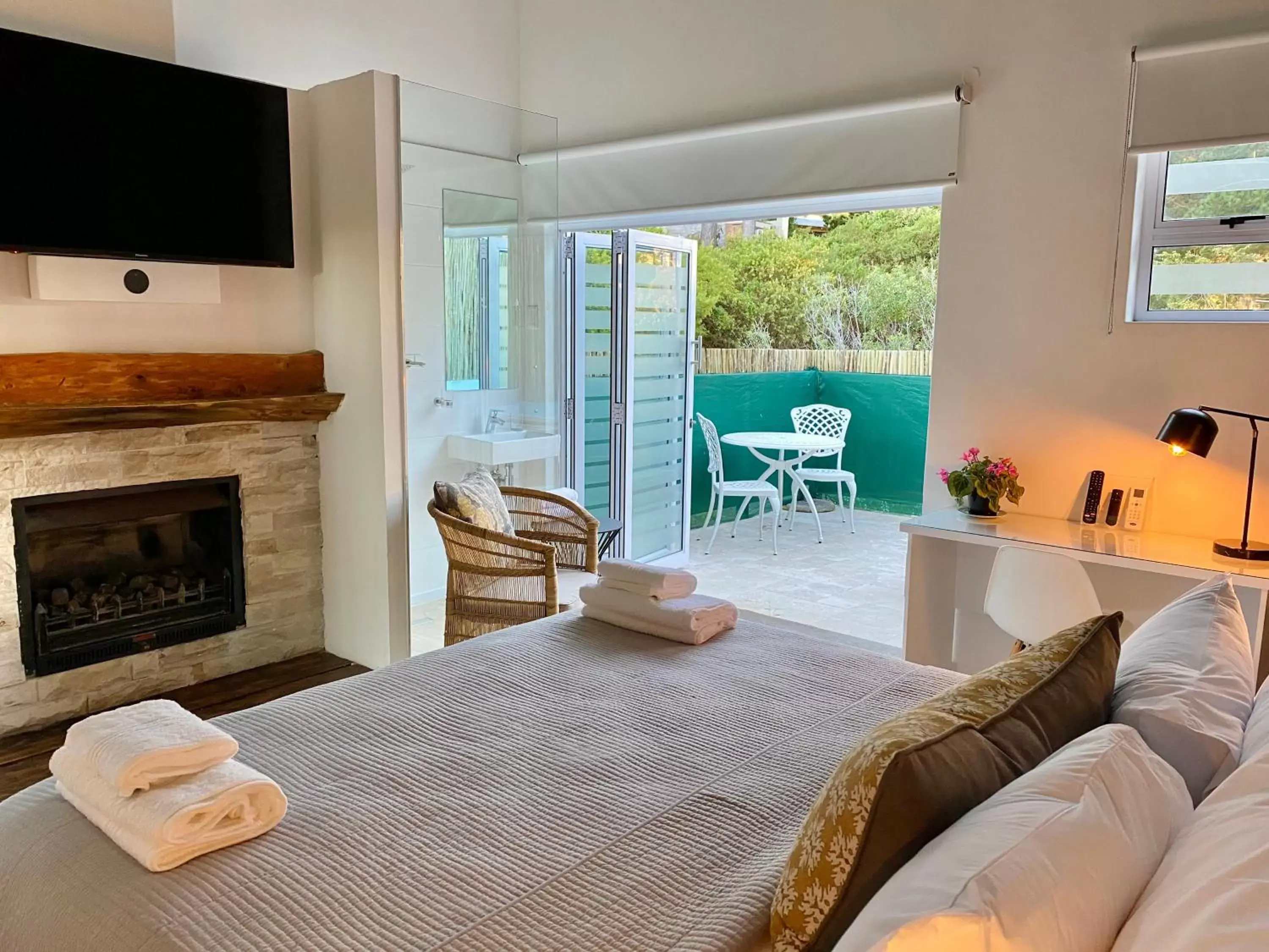 Double Room with Private Bathroom - single occupancy in Vida Nova Retreat Double Room with Private Bathroom - single occupancy in Vida Nova Retreat