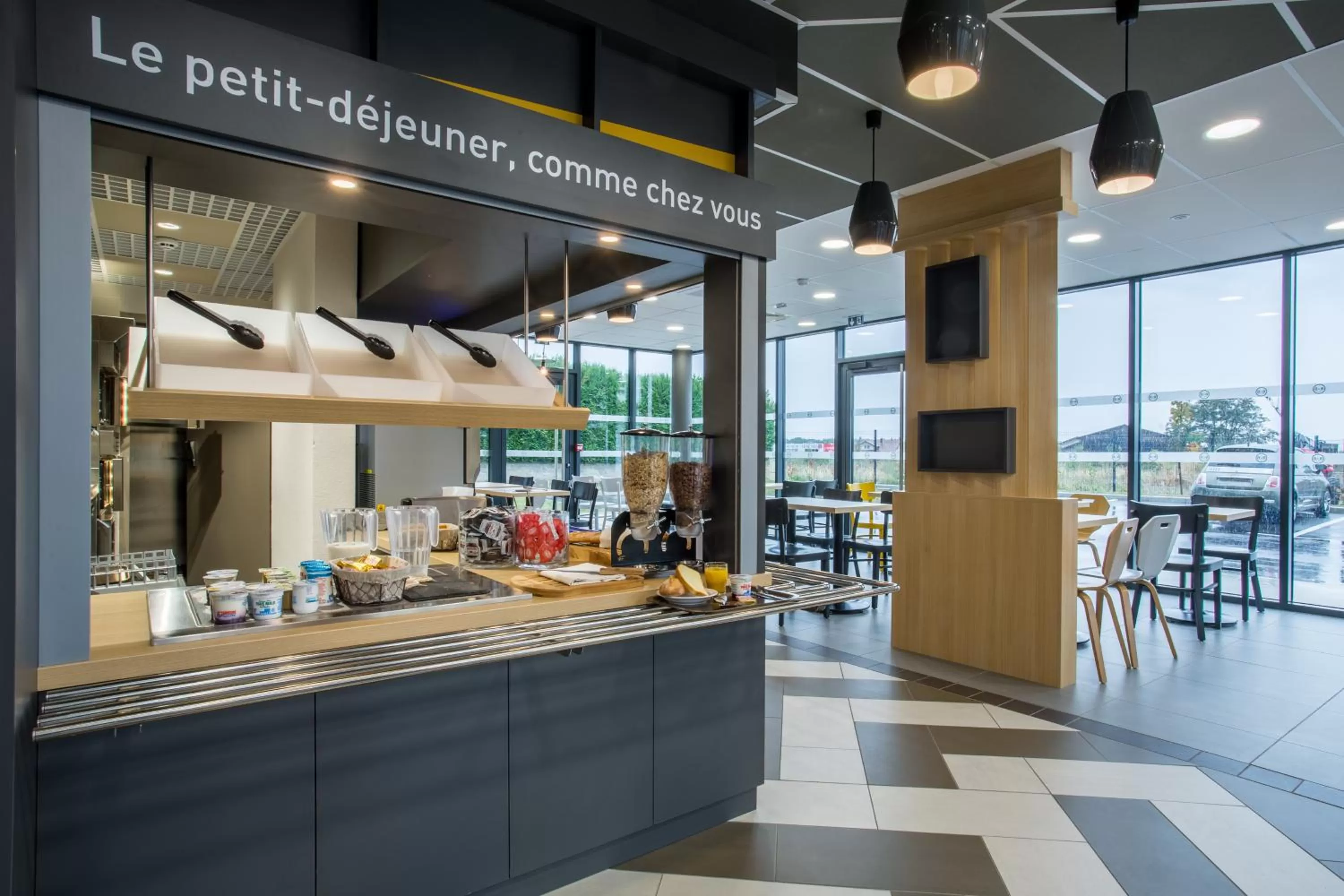 Buffet breakfast in B&B HOTEL ANNEMASSE Saint-Cergues