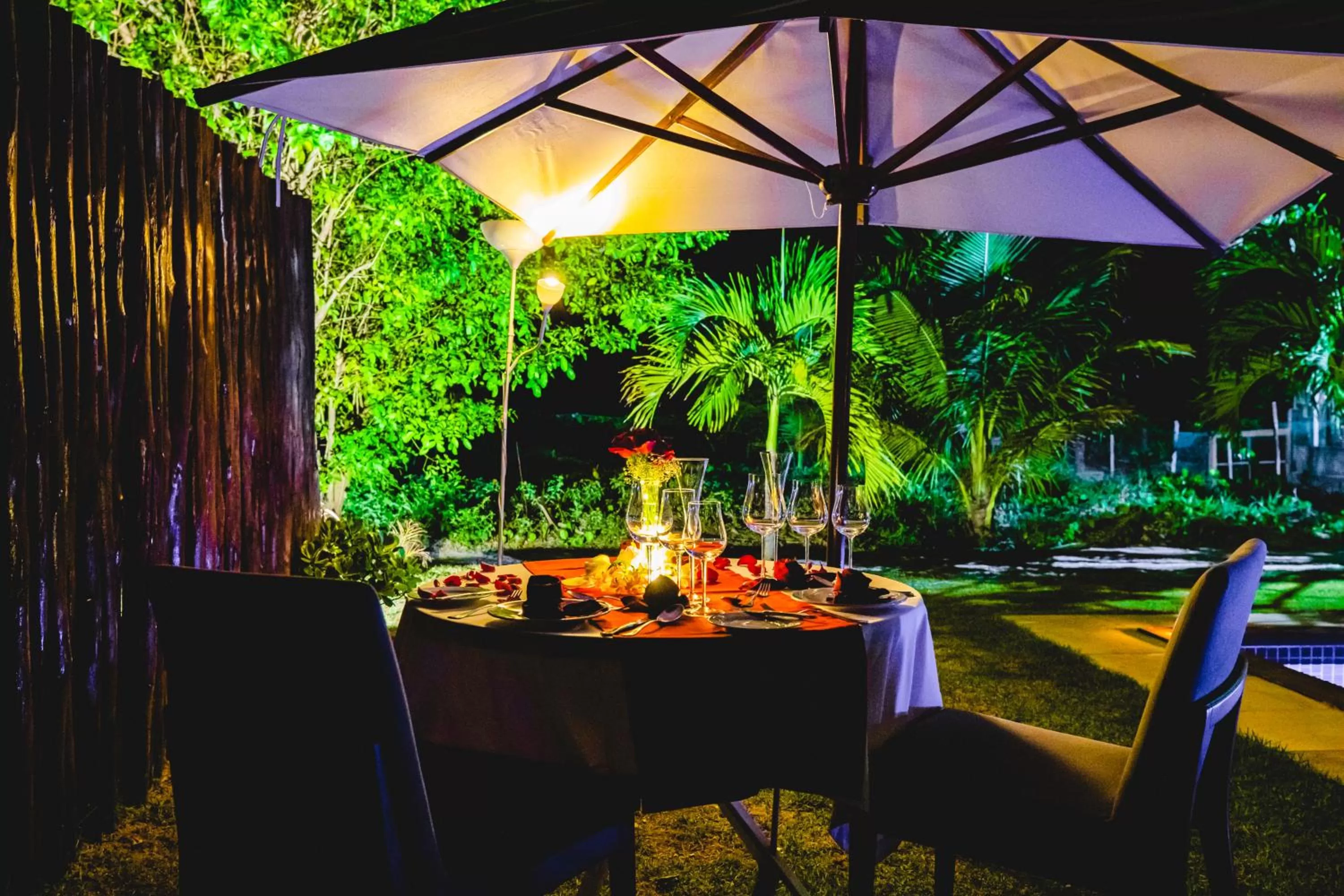 Night, Restaurant/Places to Eat in Pousada Rangai