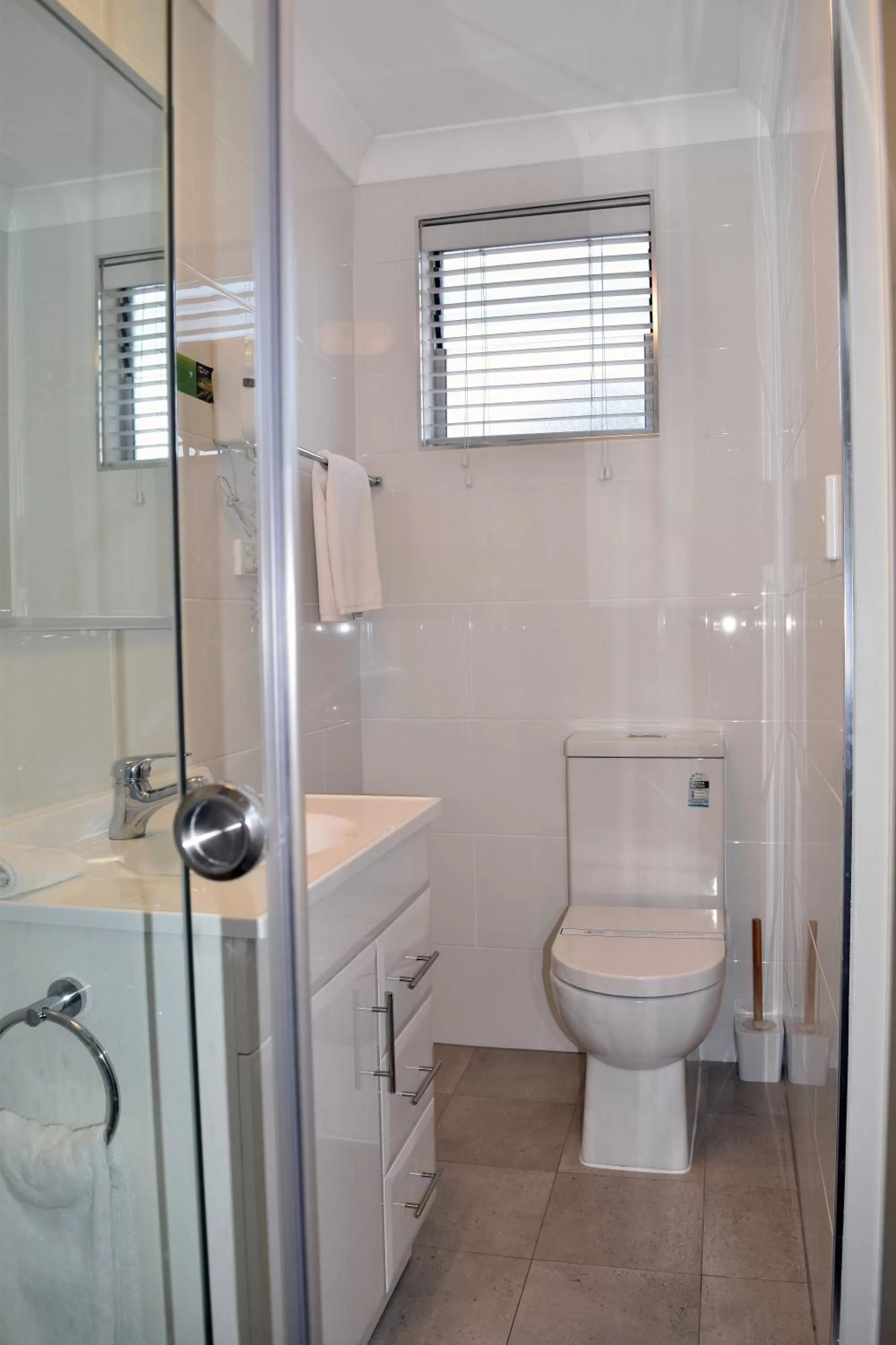 Ten Dollar Town Motel