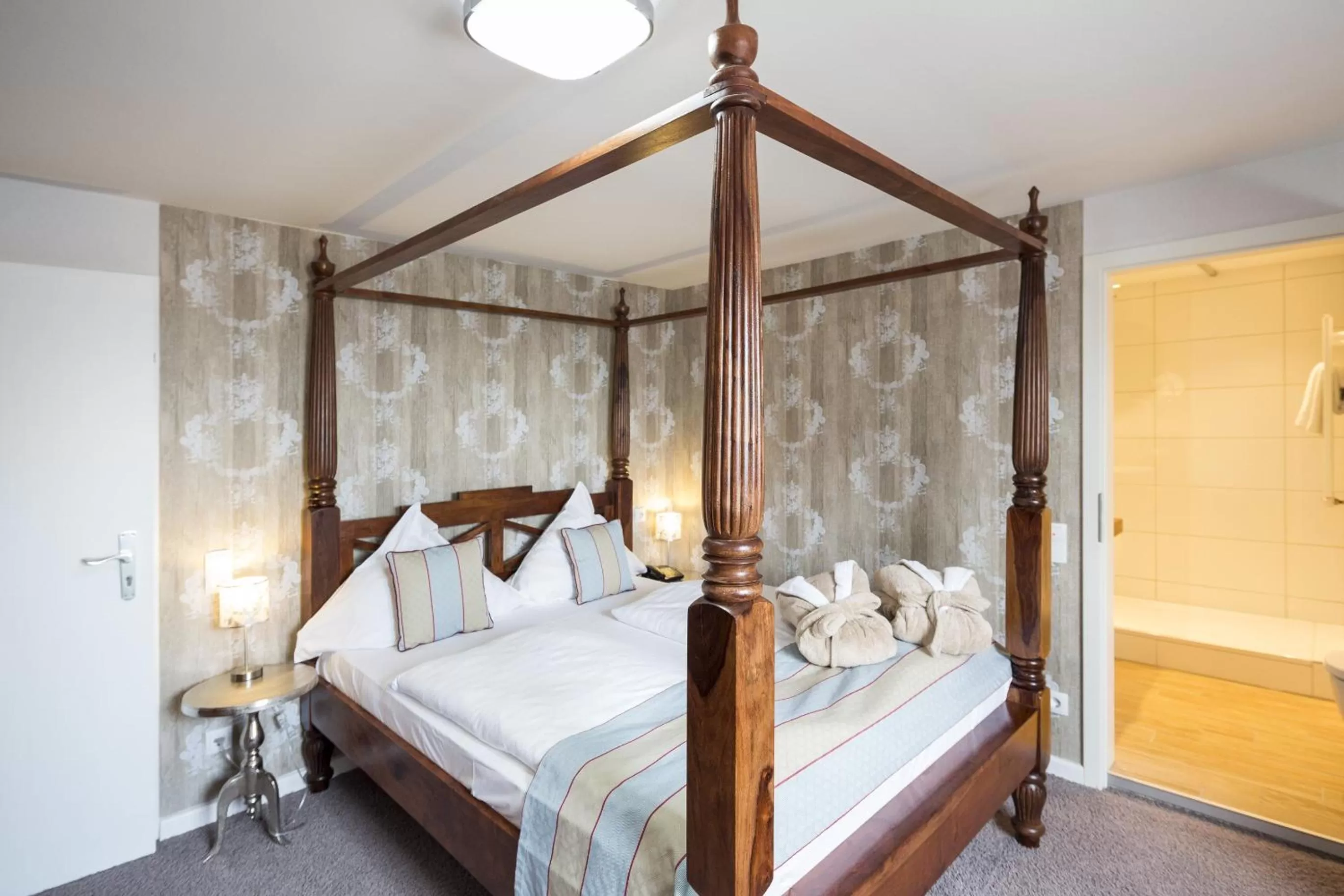 Photo of the whole room, Bed in Parkhotel Bilm im Glück am Stadtrand Hannovers