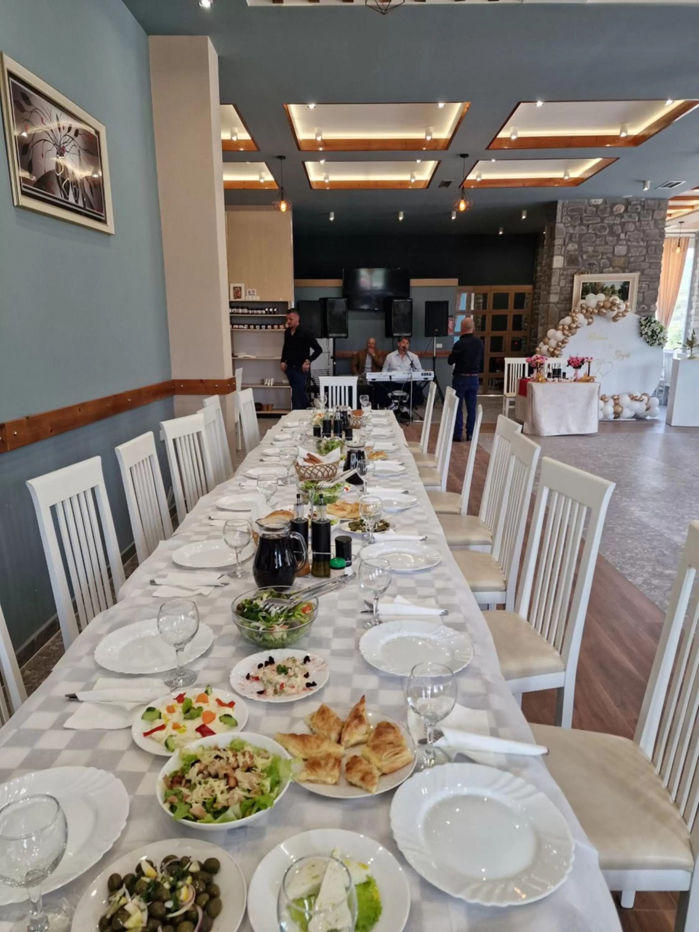 Restaurant/Places to Eat in Hotel Baci