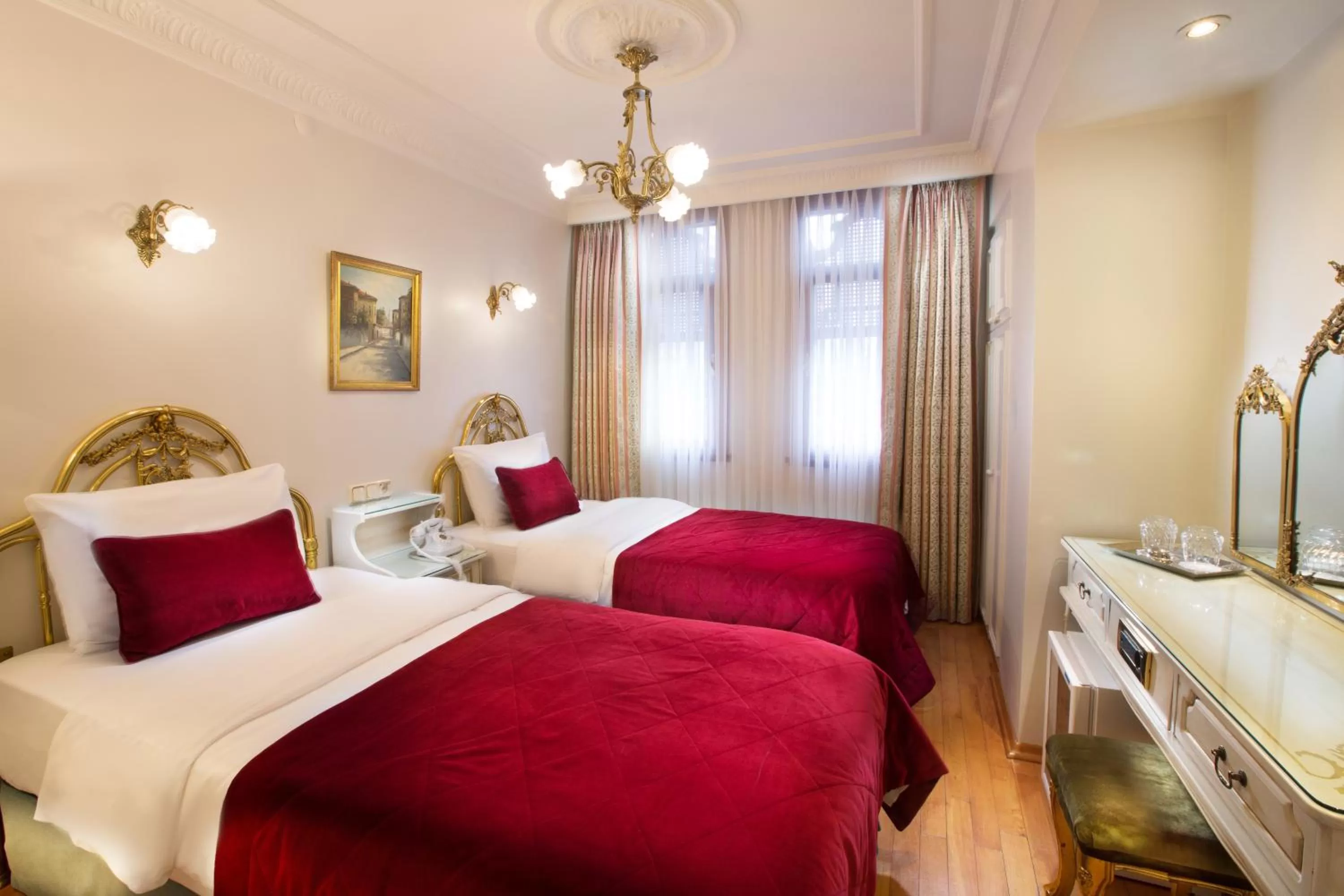 Photo of the whole room, Bed in Valide Sultan Konagi