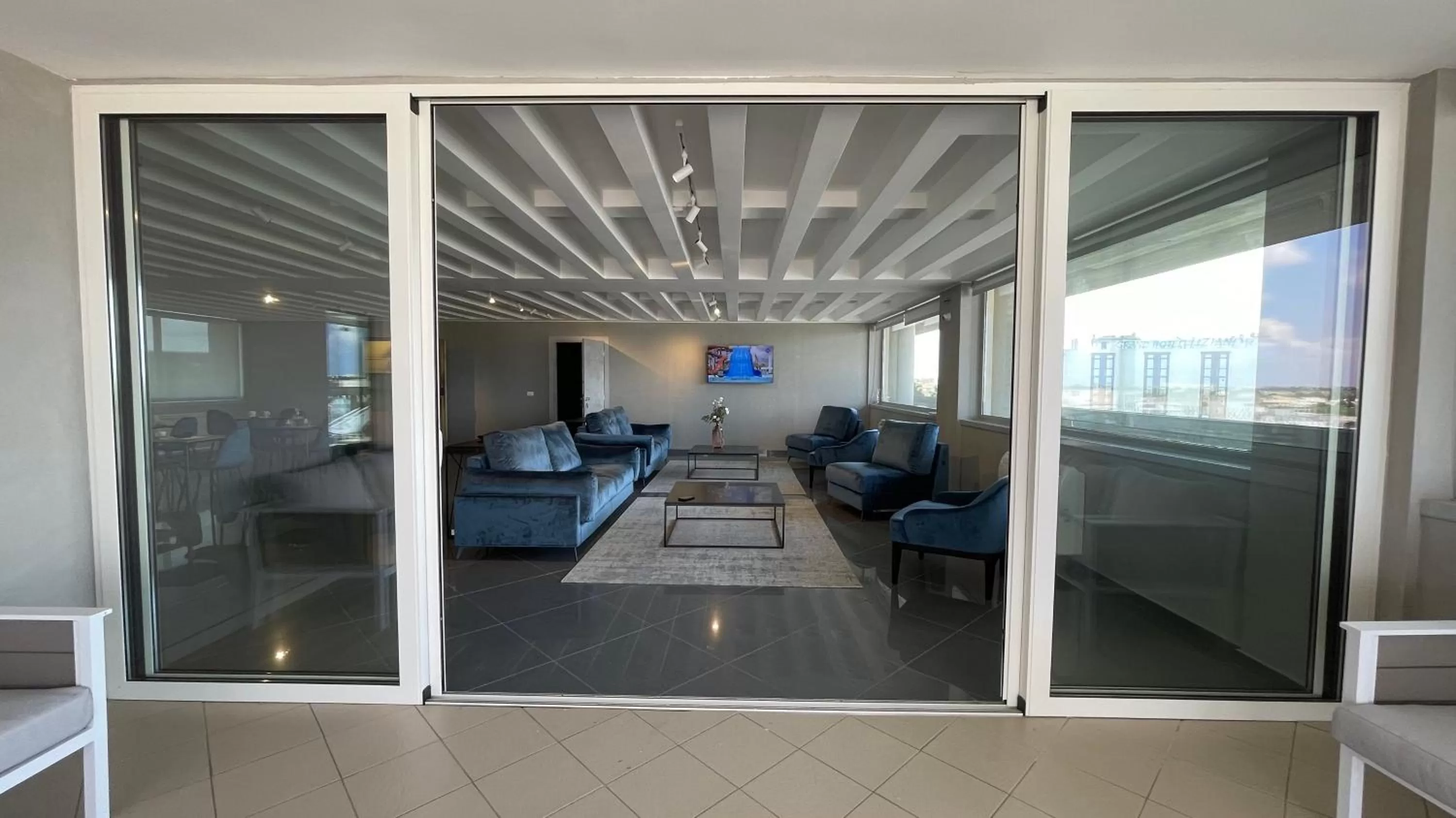 Communal lounge/ TV room in UpTown Urban Stay Lecce