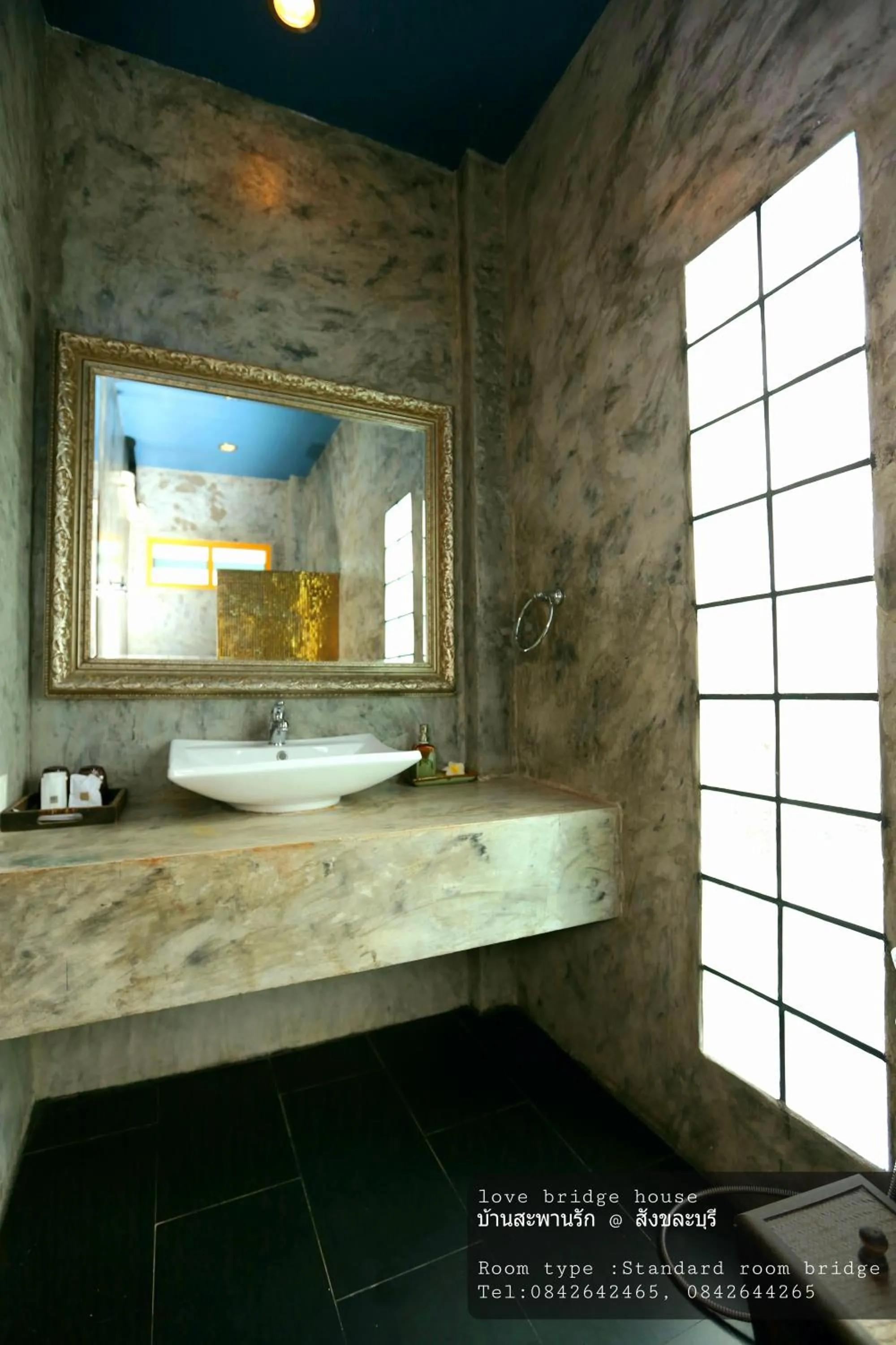 Love Bridge House บ้านสะพานรัก