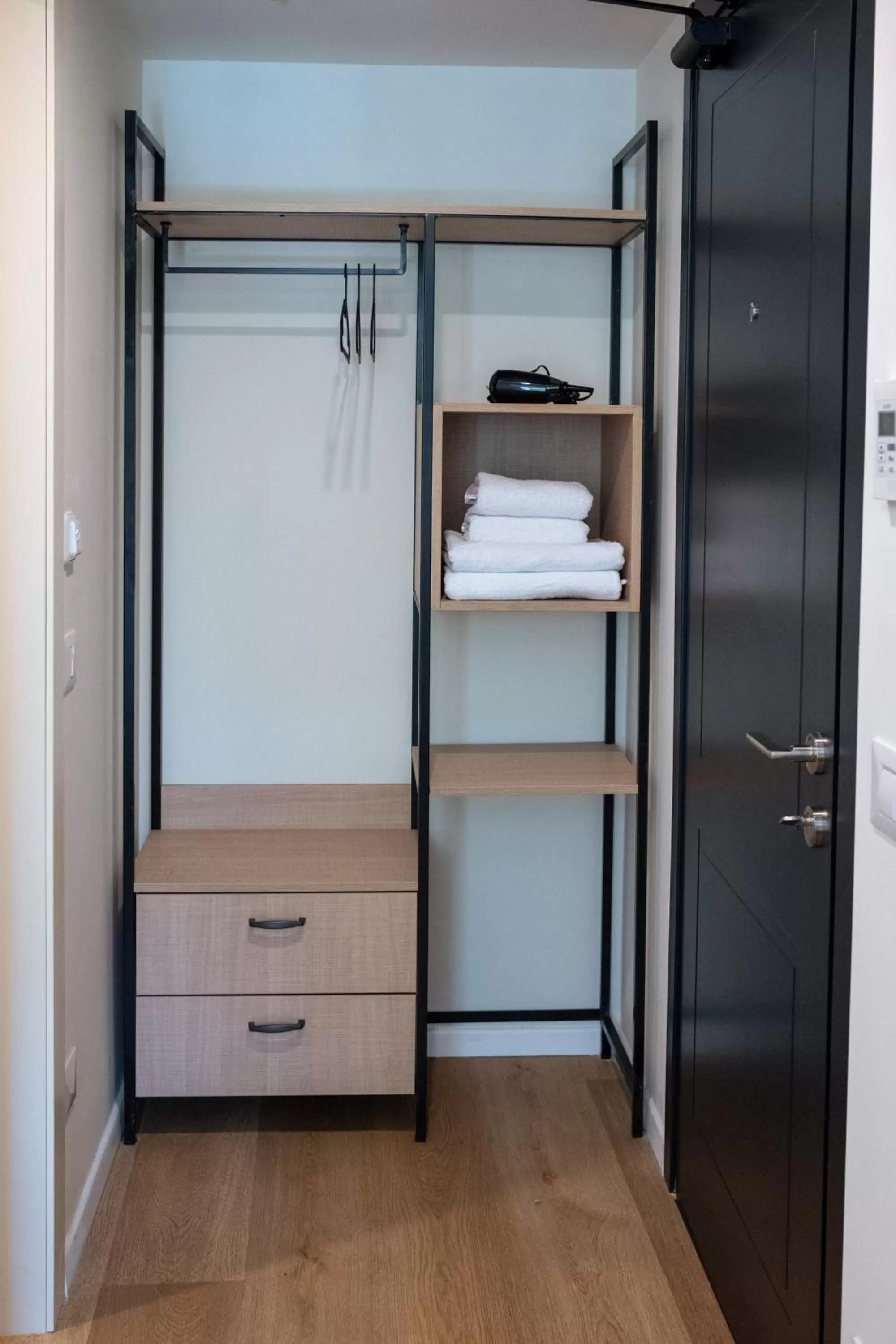 wardrobe in Urbanic Hotel