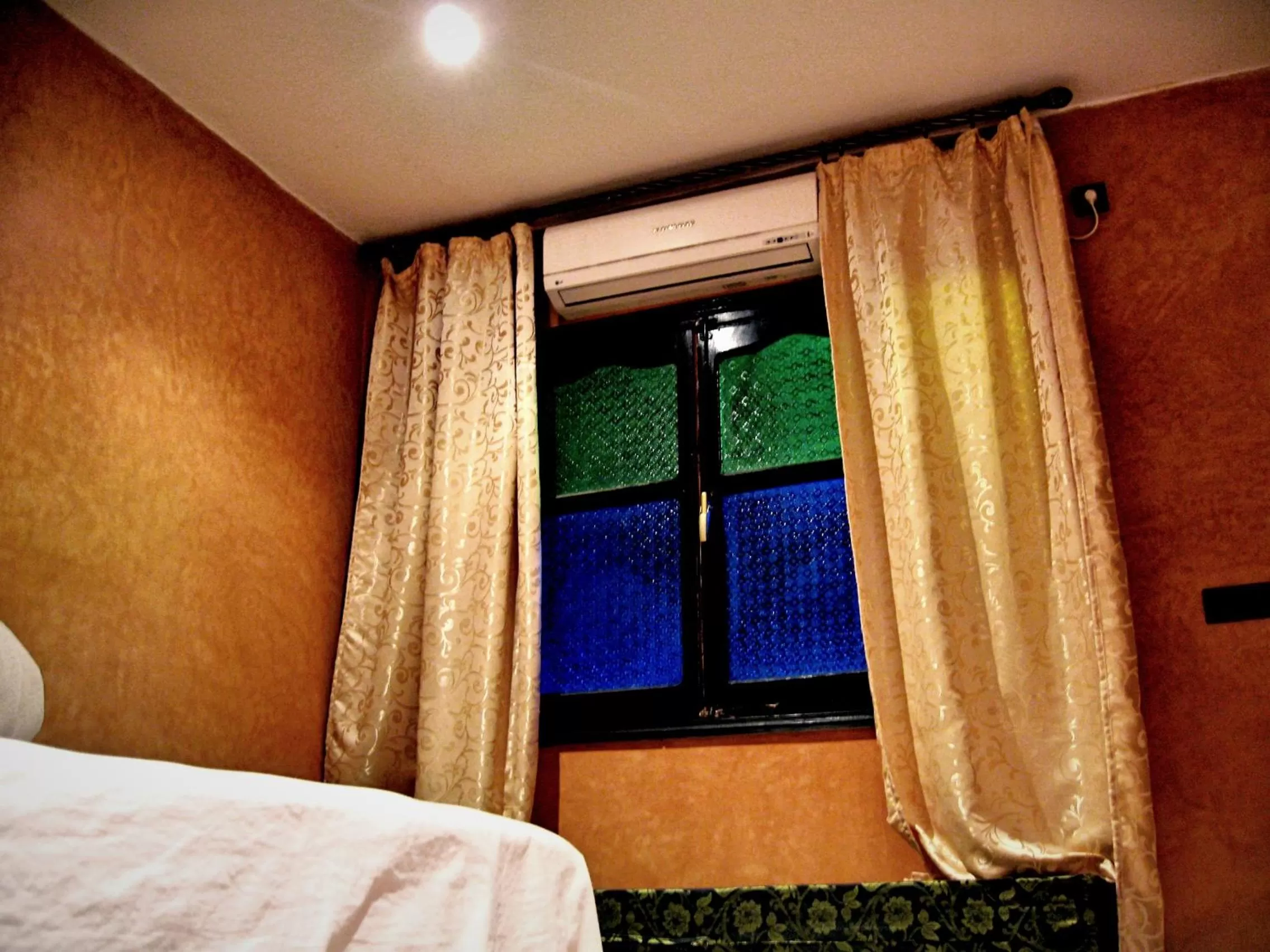 Photo of the whole room, Bed in Hotel Restaurant La Kasbah