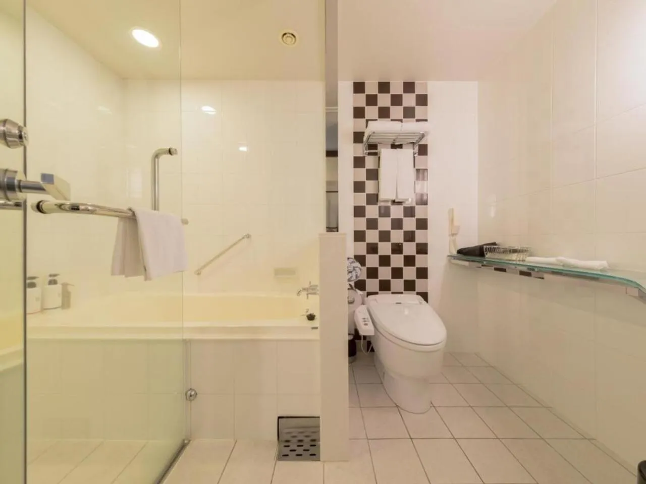 Toilet in Hotel Trusty Tokyo Bayside