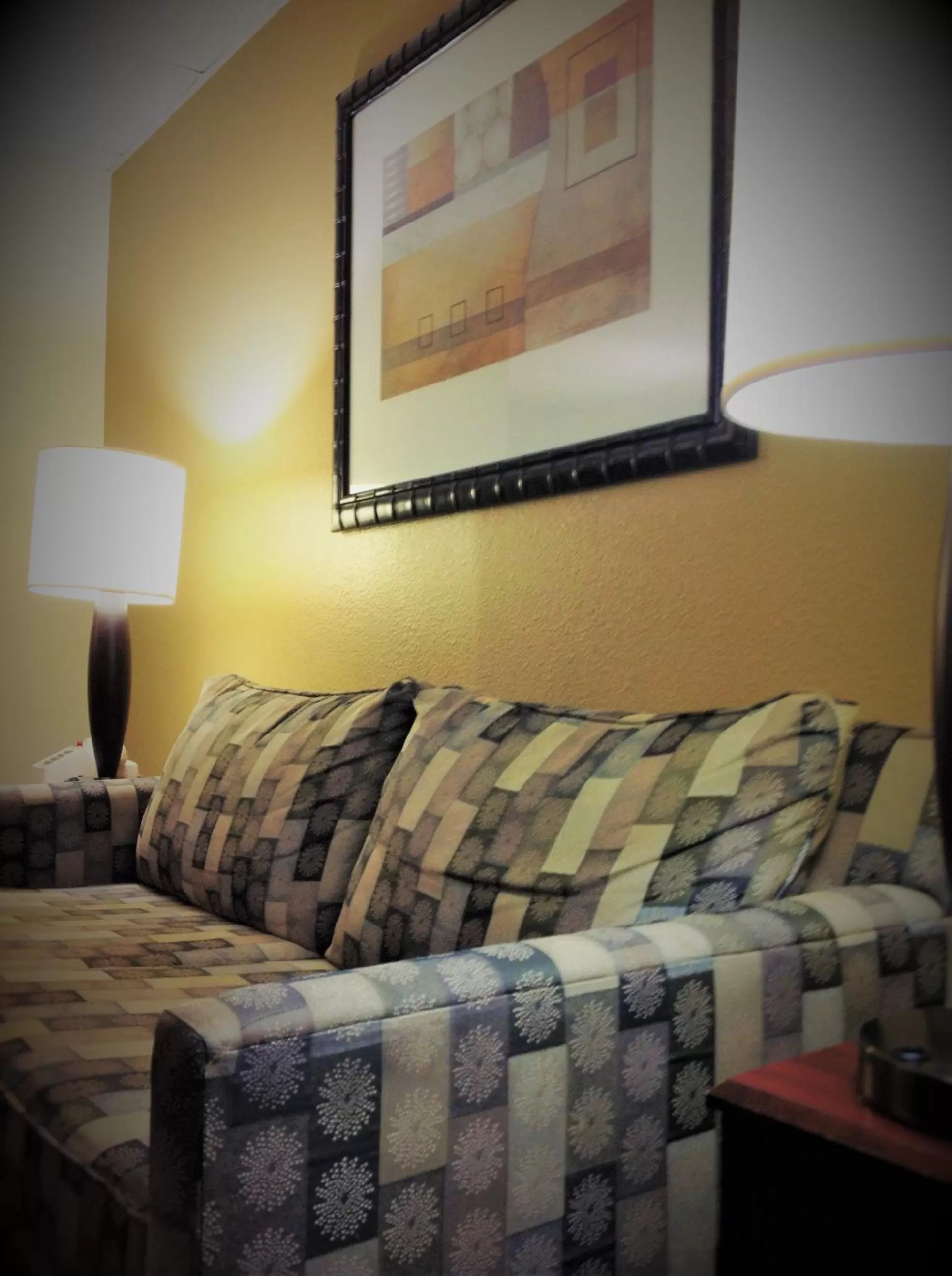 Living room, Bed in Knights Inn Longview