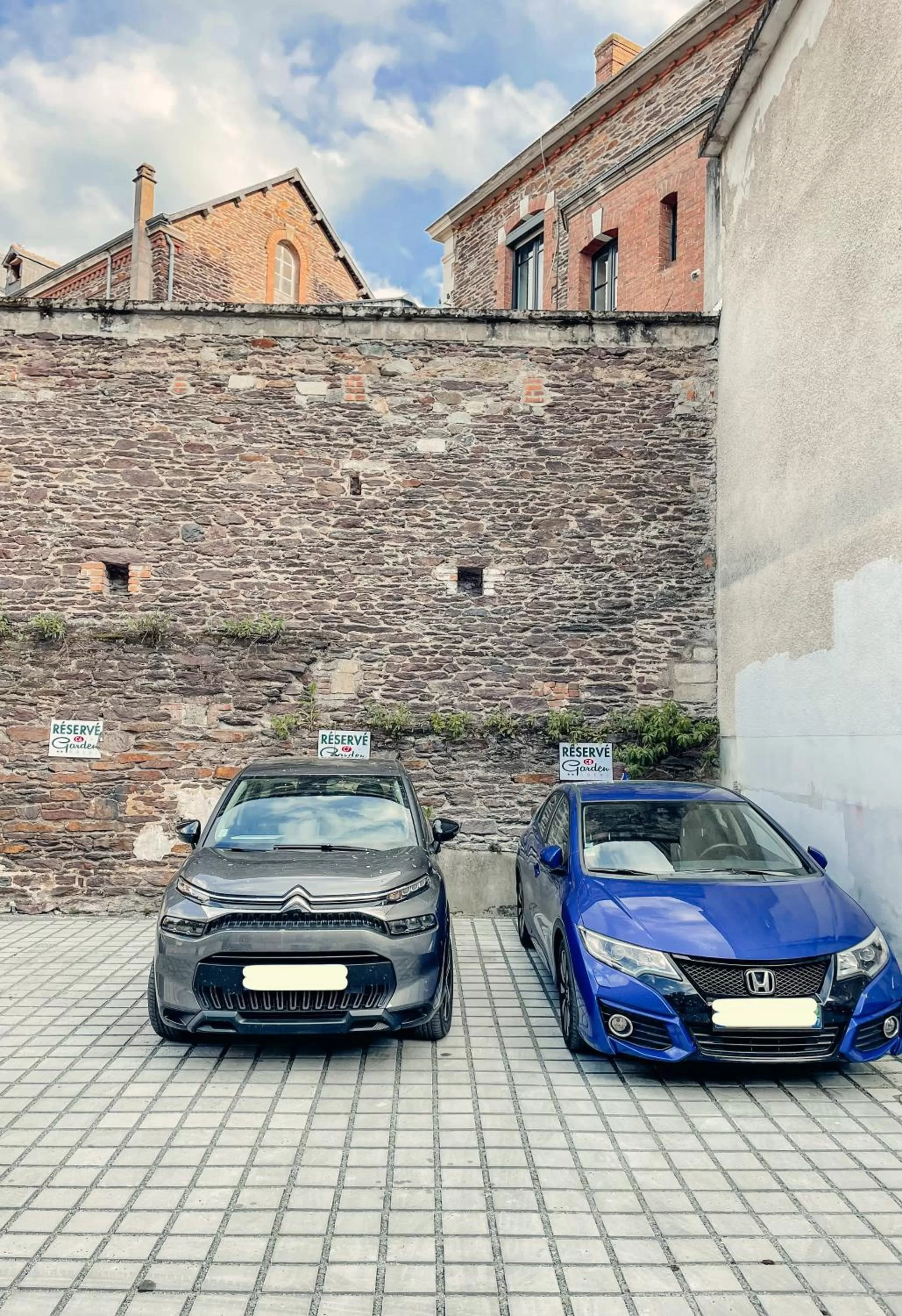 Parking in Garden Hotel Rennes Centre Gare