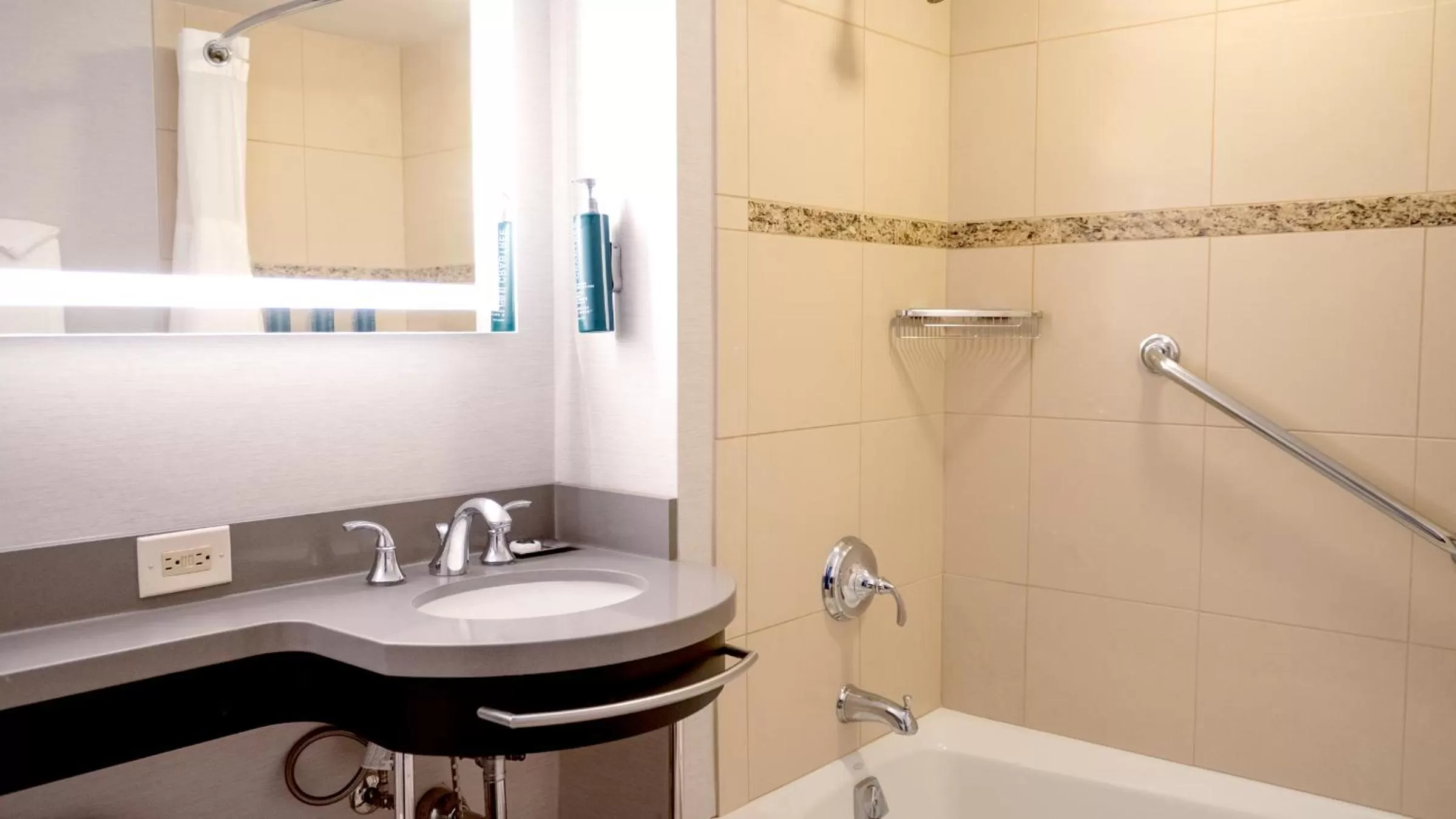 Shower in Hilton Portland Downtown