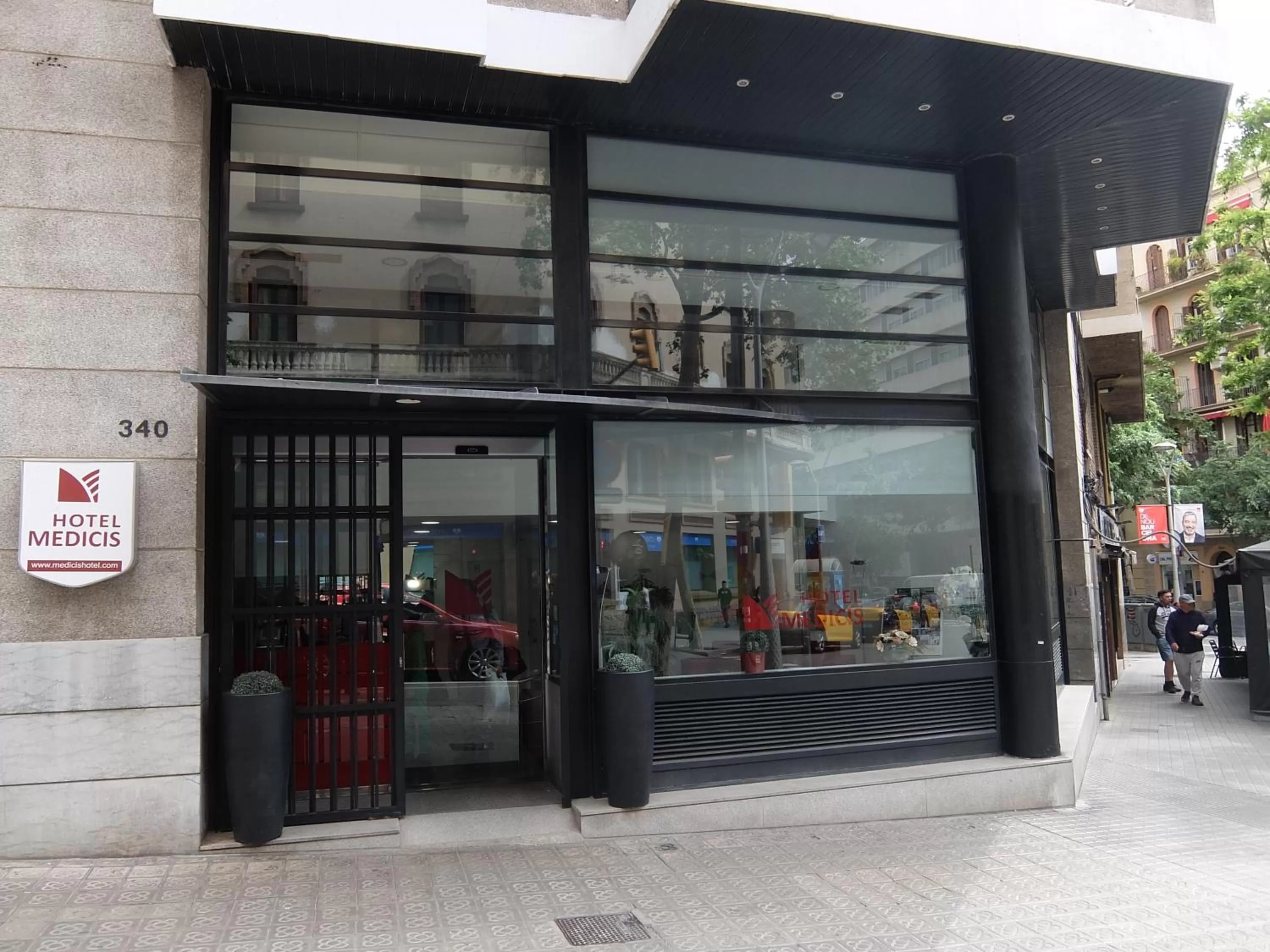 Facade/entrance in Hotel Medicis