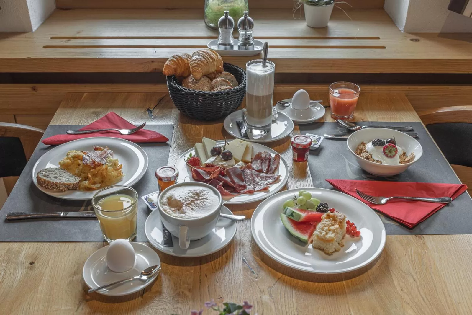 Breakfast in Hotel Sarain Active Mountain Resort