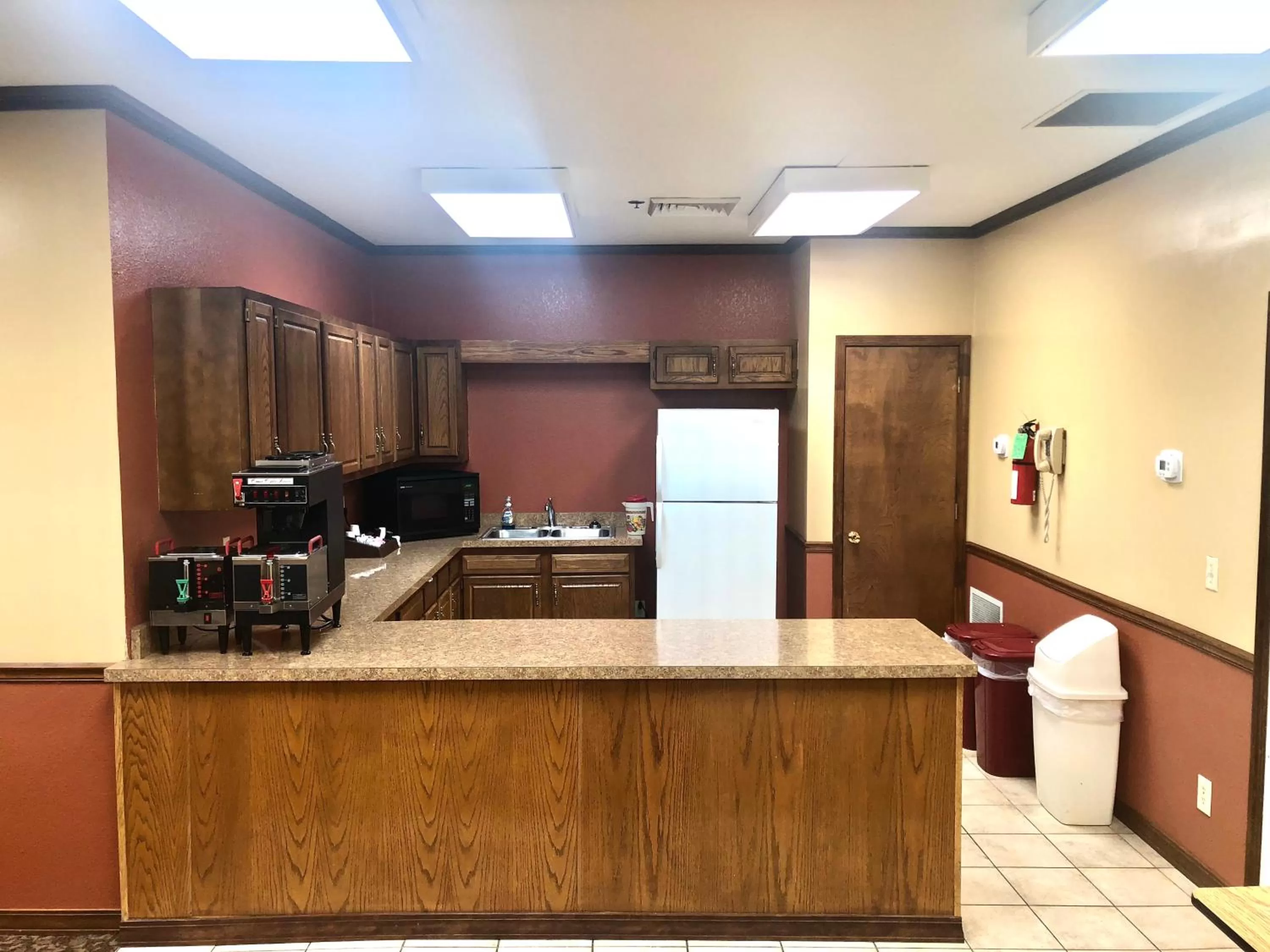 Banquet/Function facilities, Kitchen/Kitchenette in Honeysuckle Inn & Conference Center