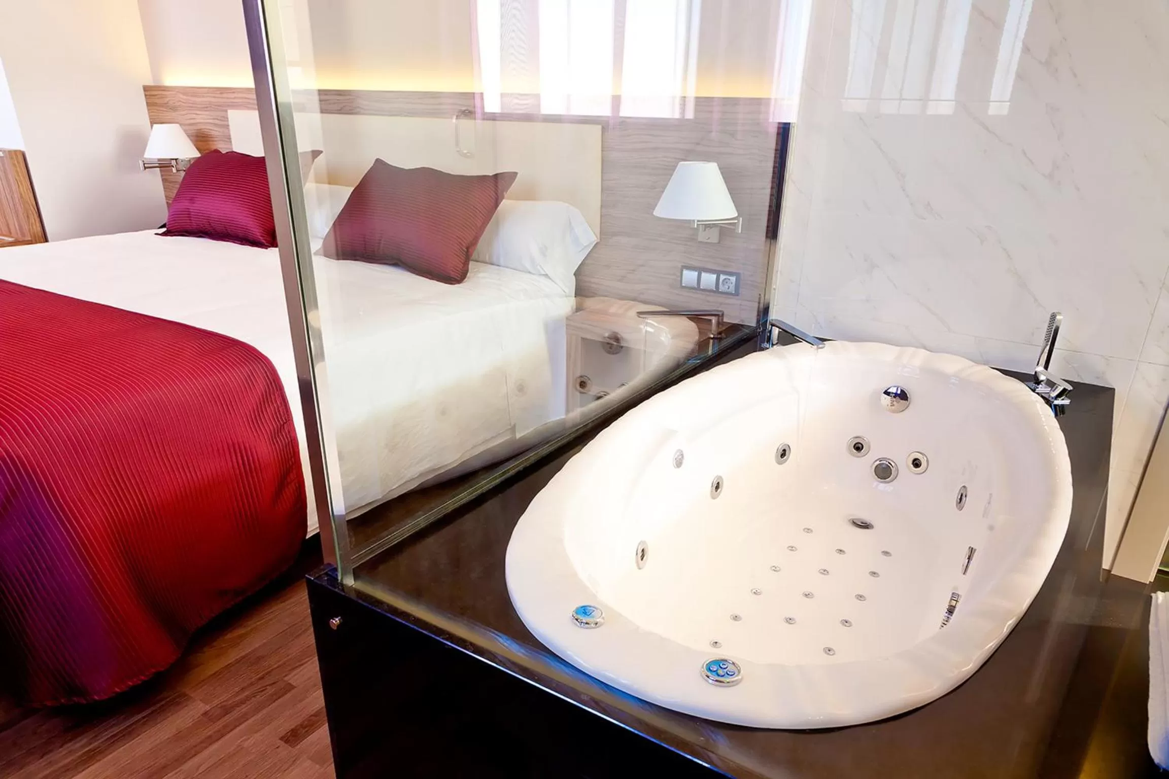 Bathroom, Bed in Dña Monse Hotel Spa & Golf