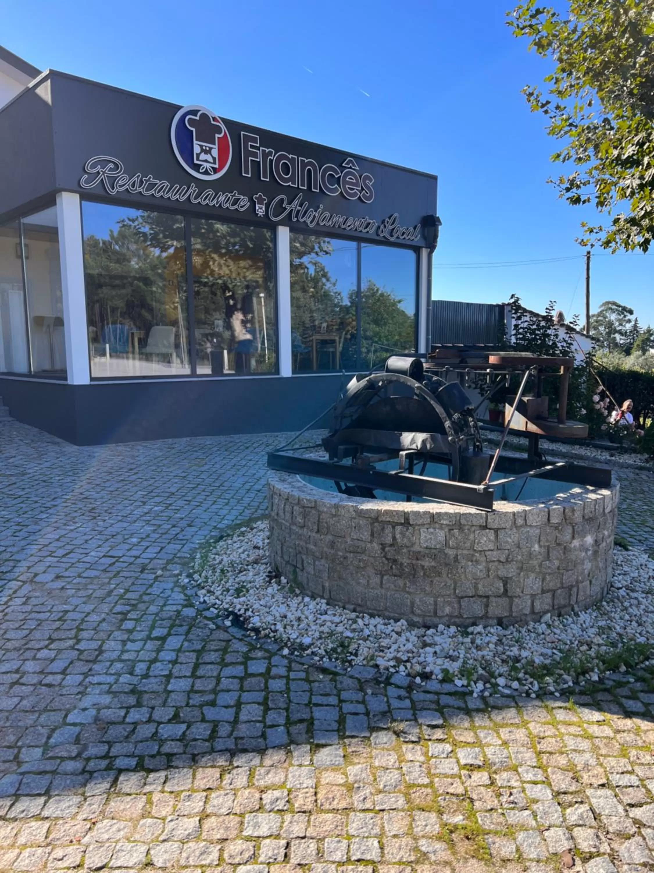 Property Logo/Sign in O frances