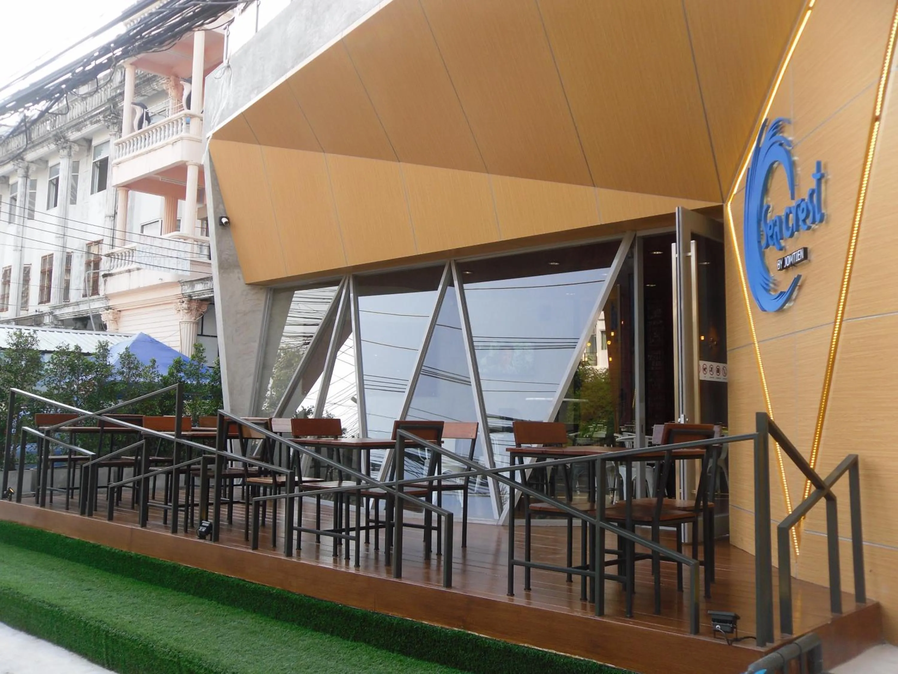 Restaurant/places to eat in Sea Crest by Jomtien