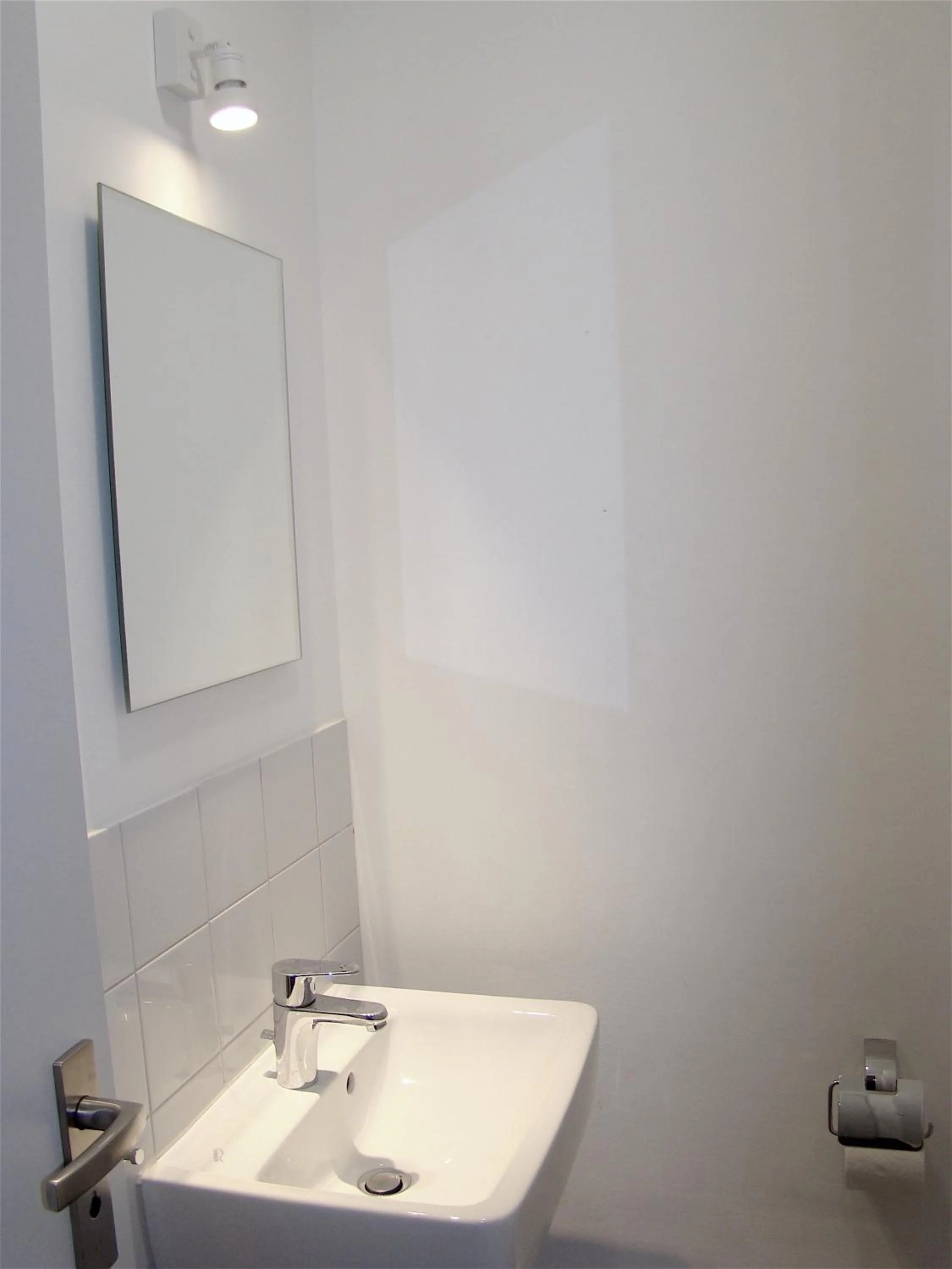 Bathroom in BNB near Brandenburg Gate - Rooms & Apartments