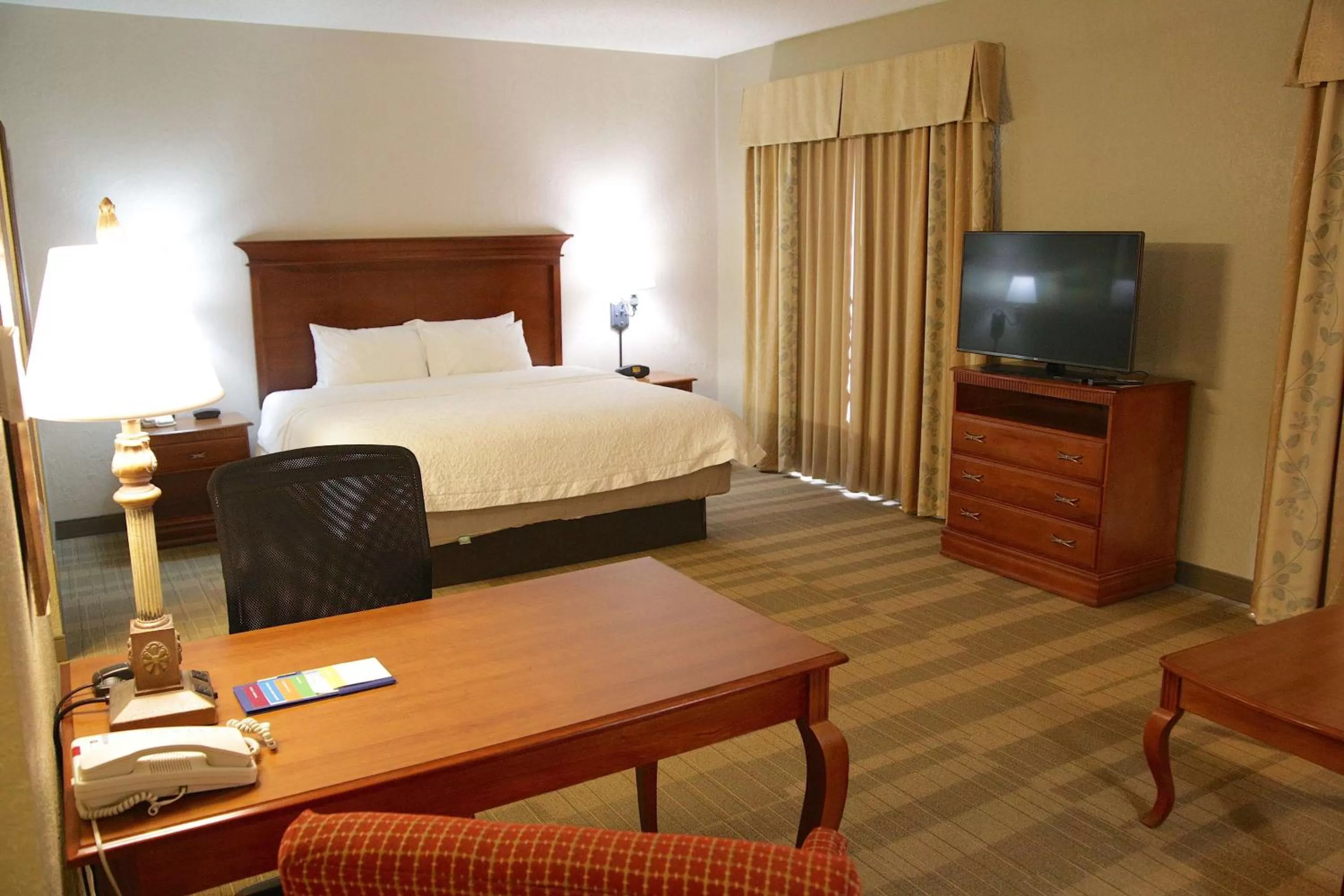 Bedroom, Bed in Hampton Inn & Suites McComb