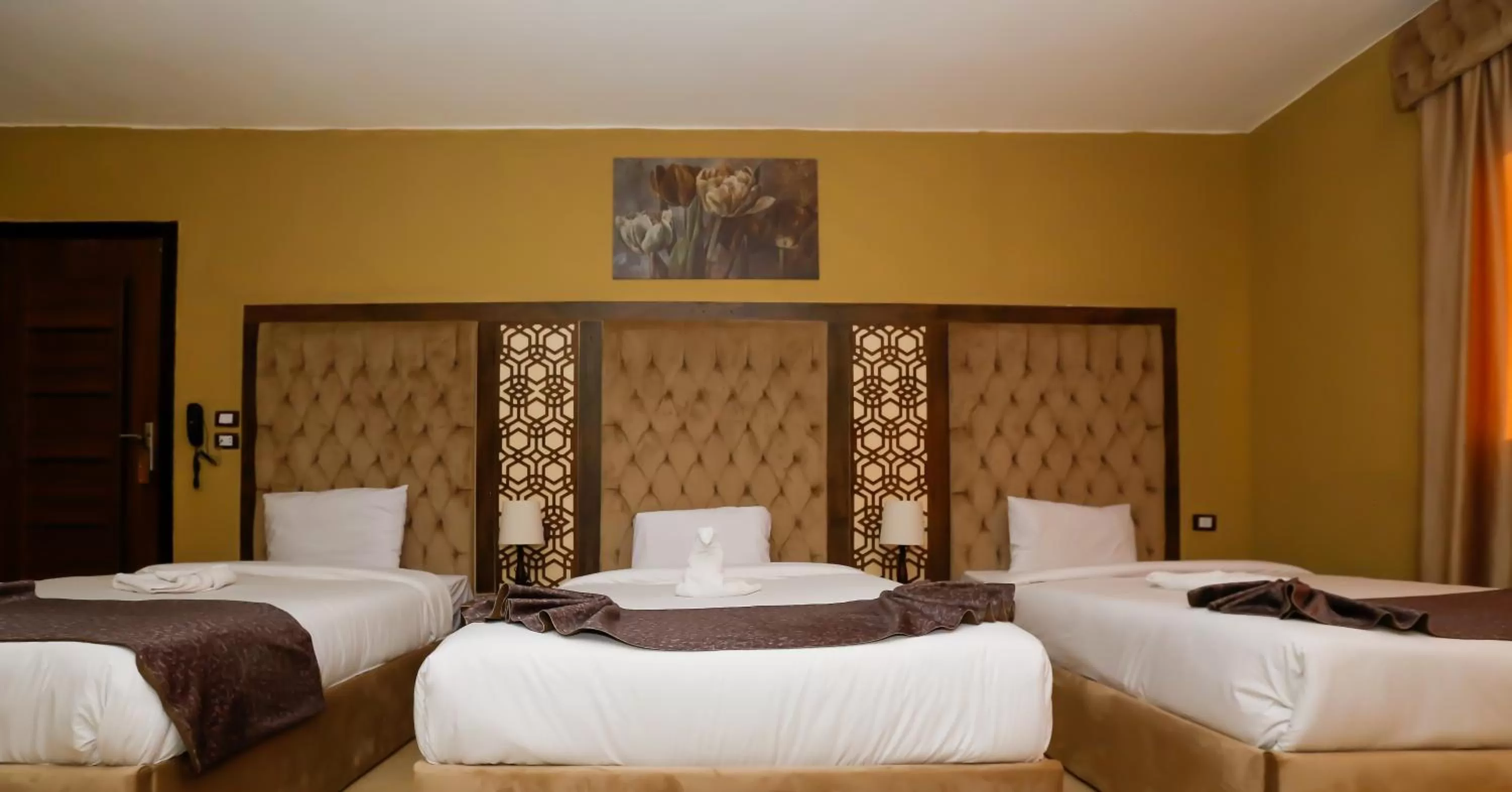 Photo of the whole room, Bed in King Cheops Inn - Pyramid View