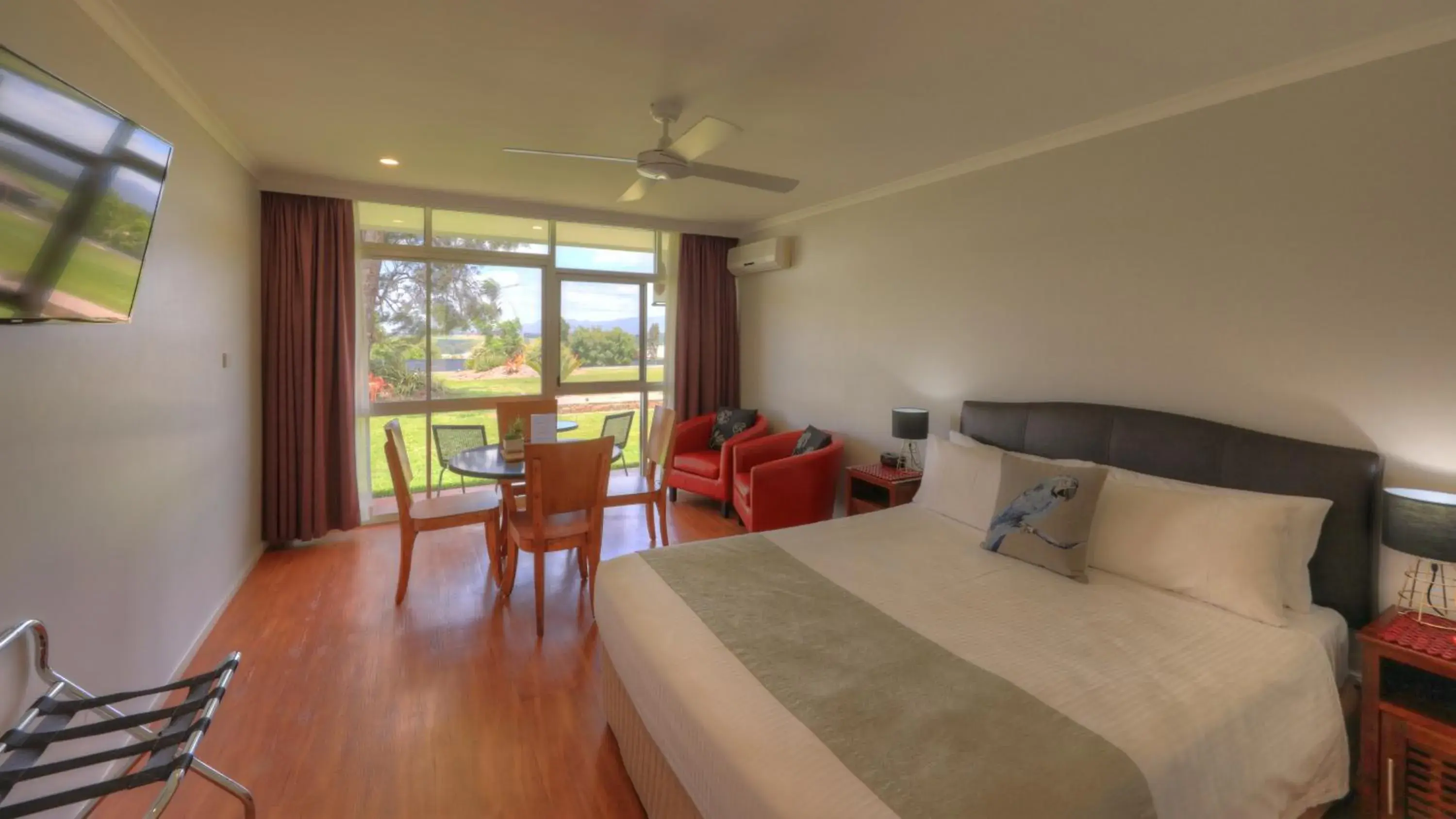 Executive Suite in Atherton Motel Executive Suite in Atherton Motel