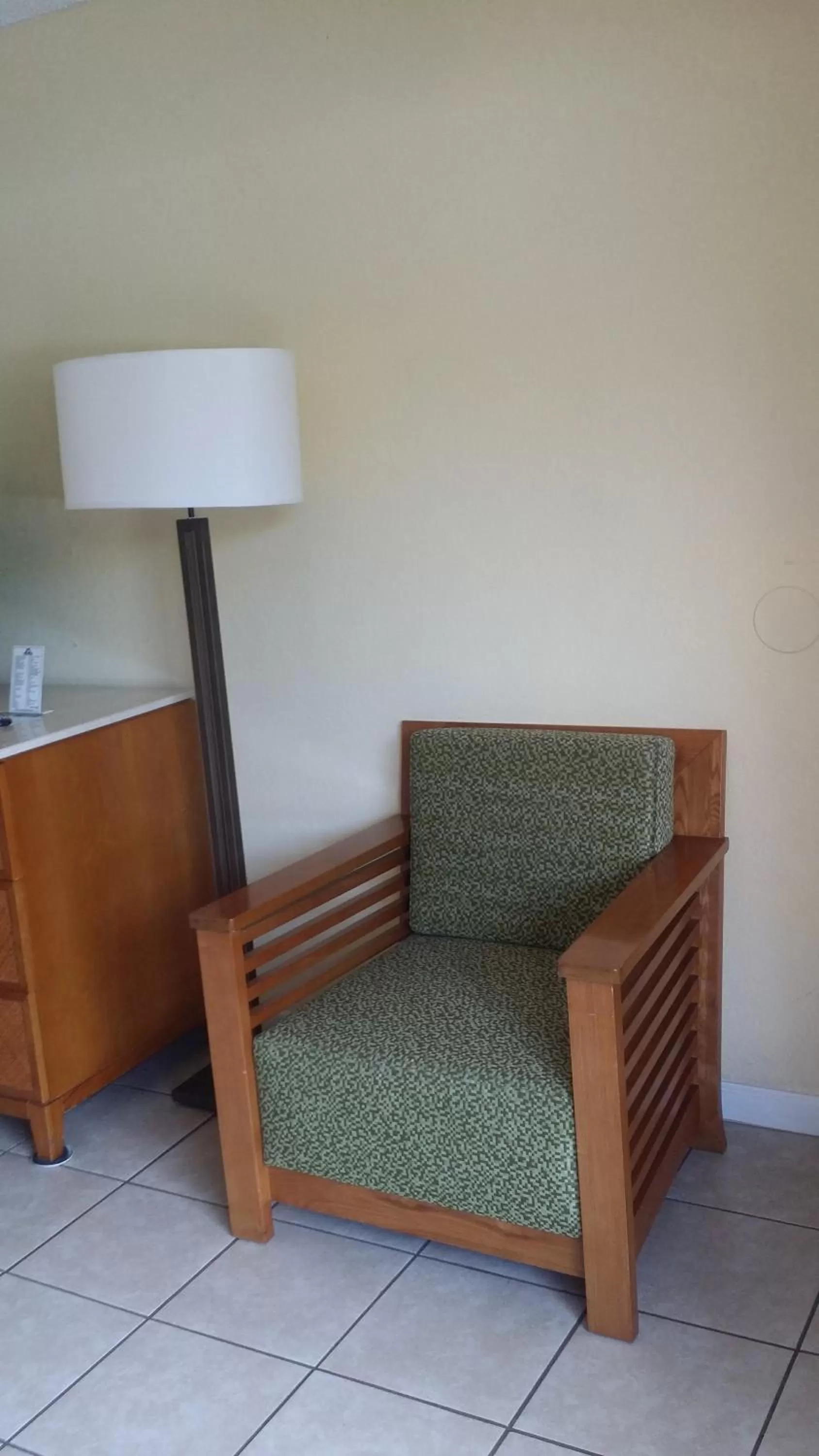 Seating area in Days Inn by Wyndham Cocoa Cruiseport West At I-95/524
