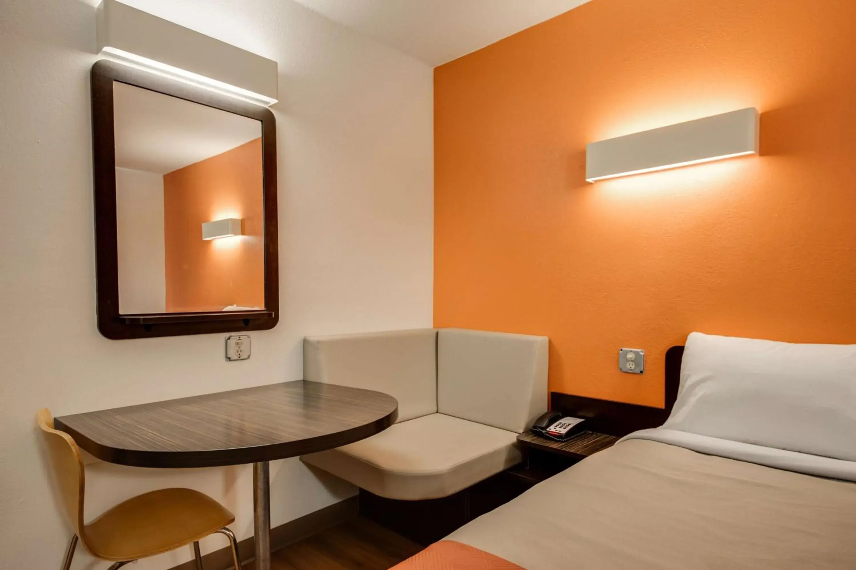 King Room - single occupancy - Smoking in Motel 6-Jennings, LA King Room - single occupancy - Smoking in Motel 6-Jennings, LA