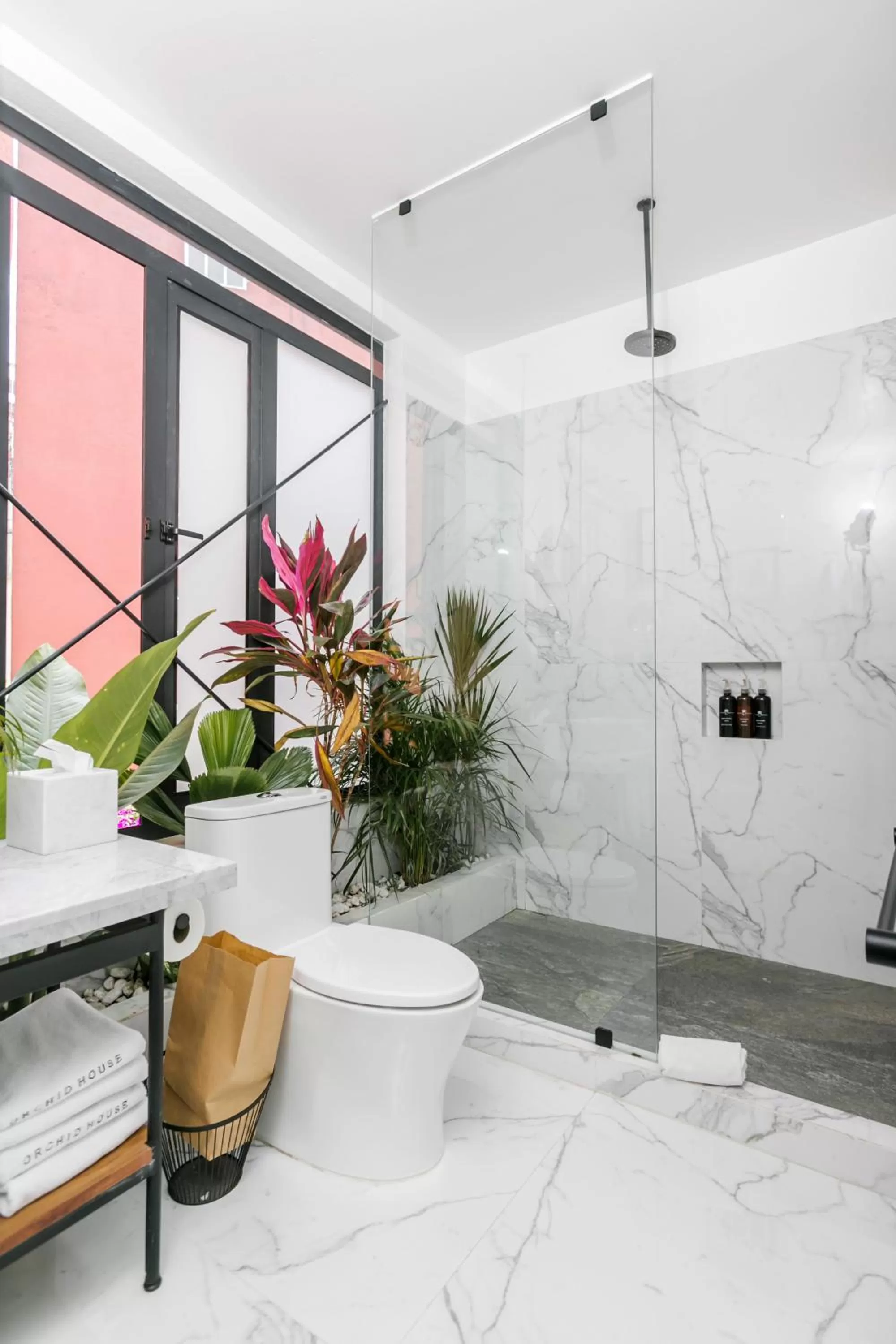 Bathroom in Orchid House Mexico City