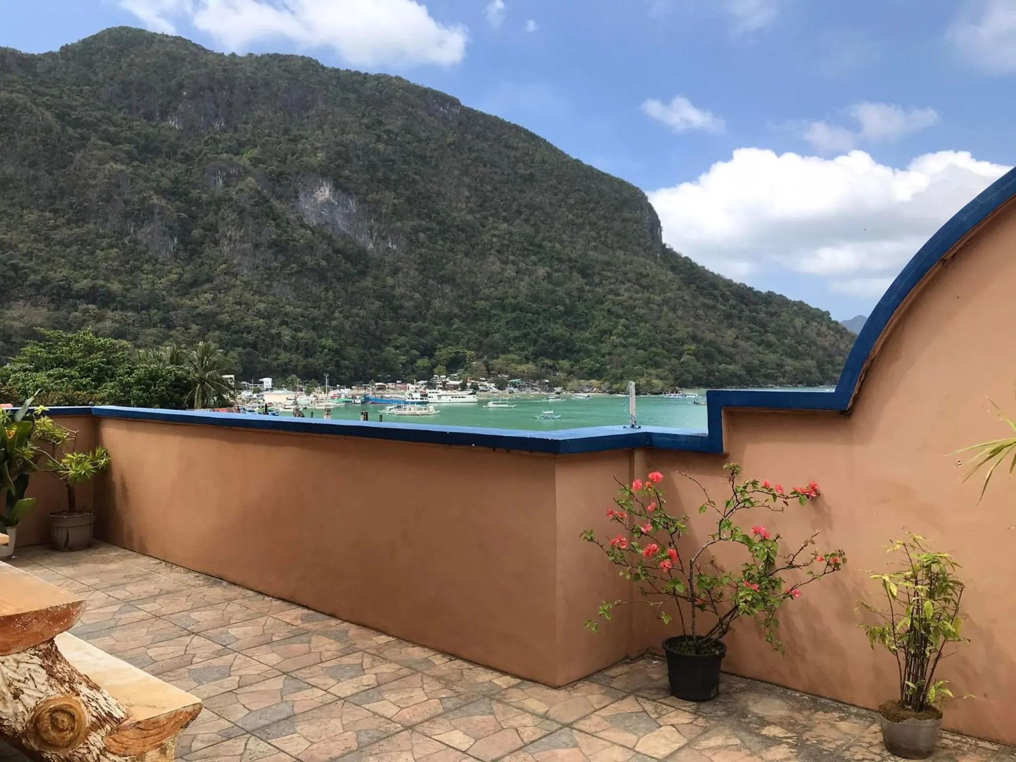 Sea view, Mountain View in Garnet Hotel