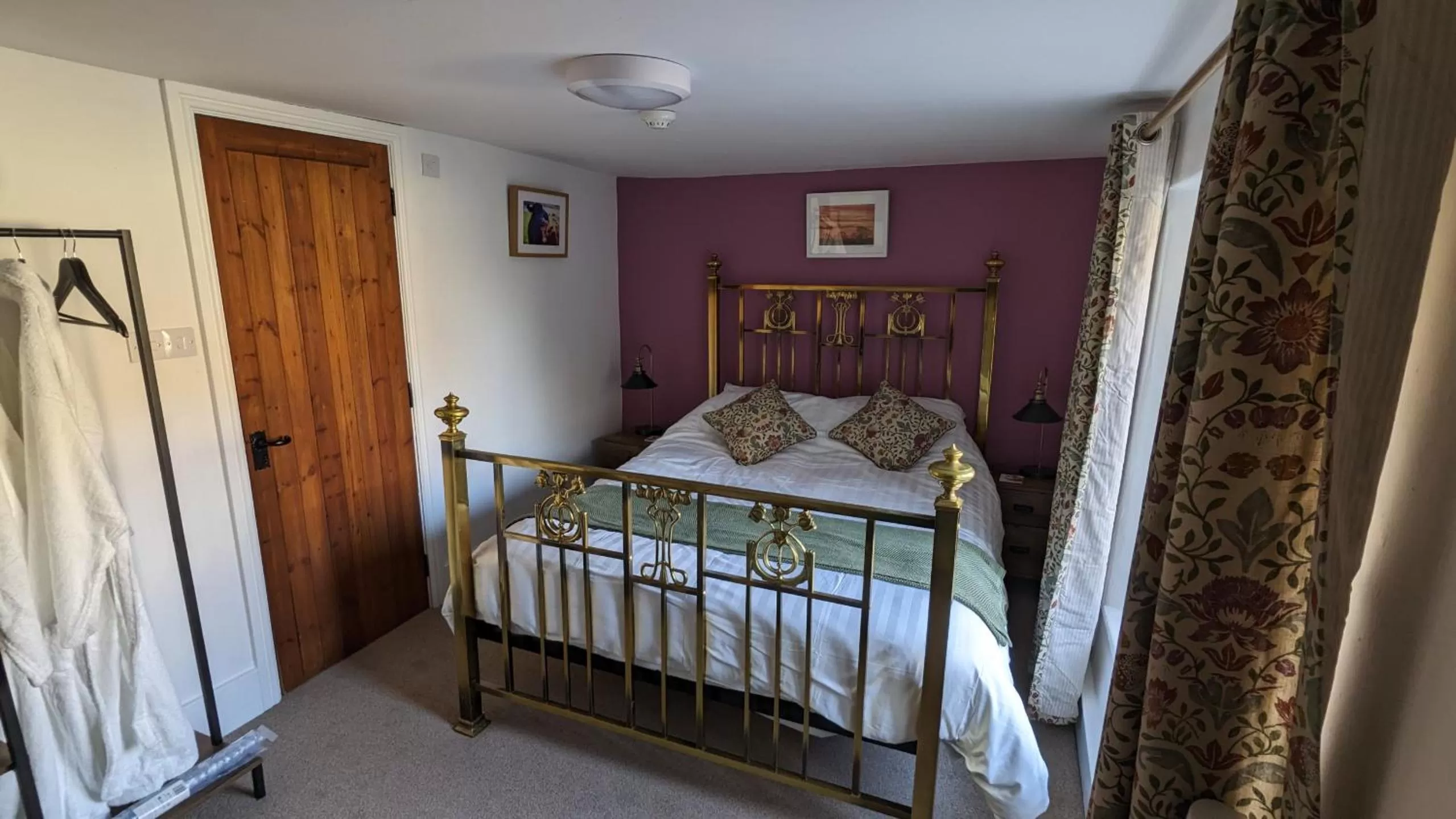 Double Room with Private Bathroom in Cowpers Oak