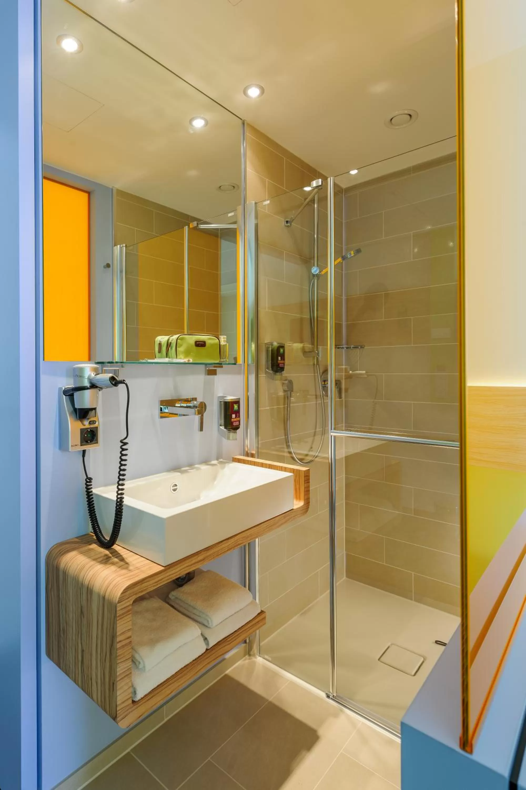 Bathroom in Ibis Styles Hildesheim