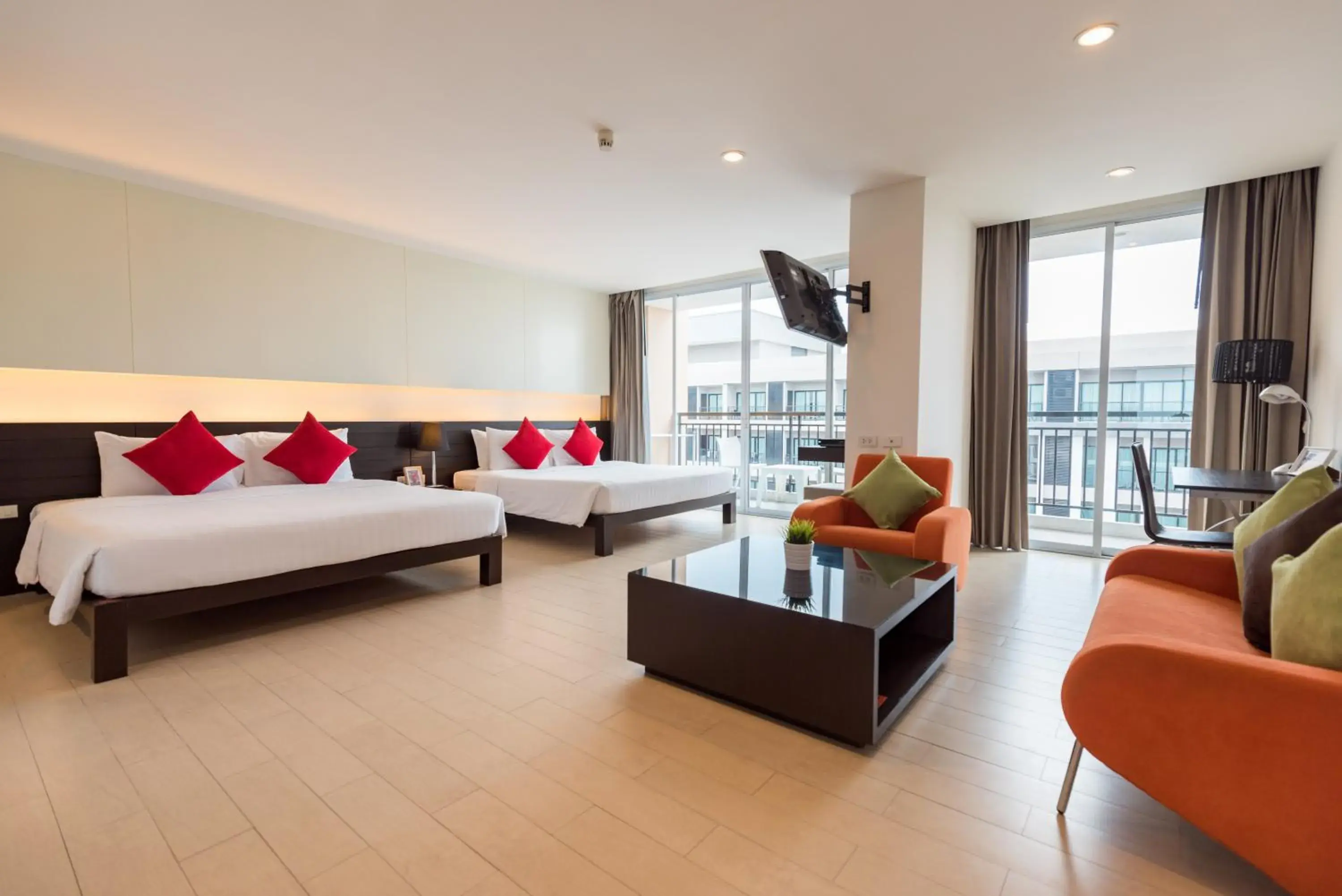 Grand Deluxe Family Room in Hotel J Pattaya Grand Deluxe Family Room in Hotel J Pattaya