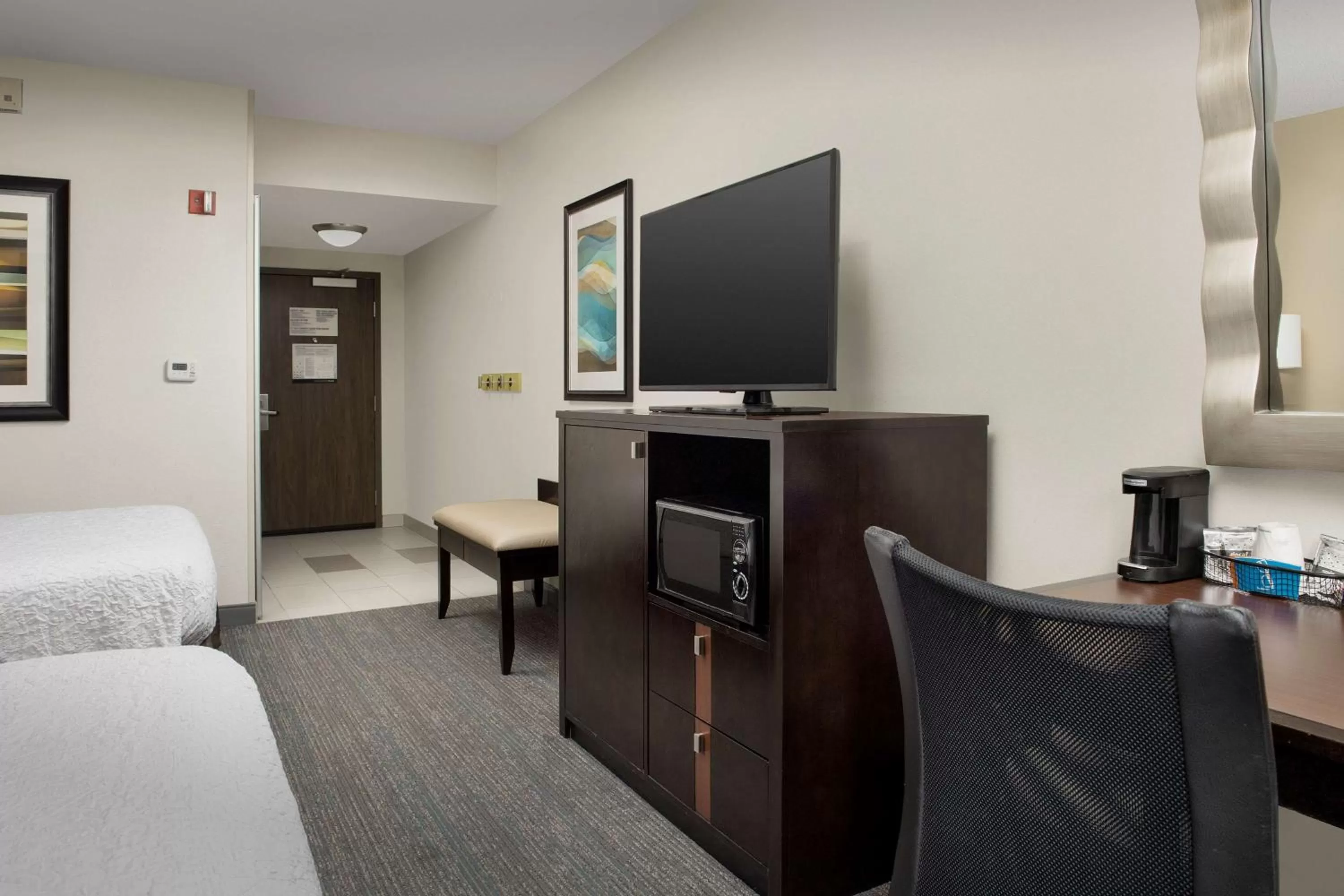 Queen Room with Two Queen Beds - Hearing Accessible in Hampton Inn & Suites Alpharetta-Windward
