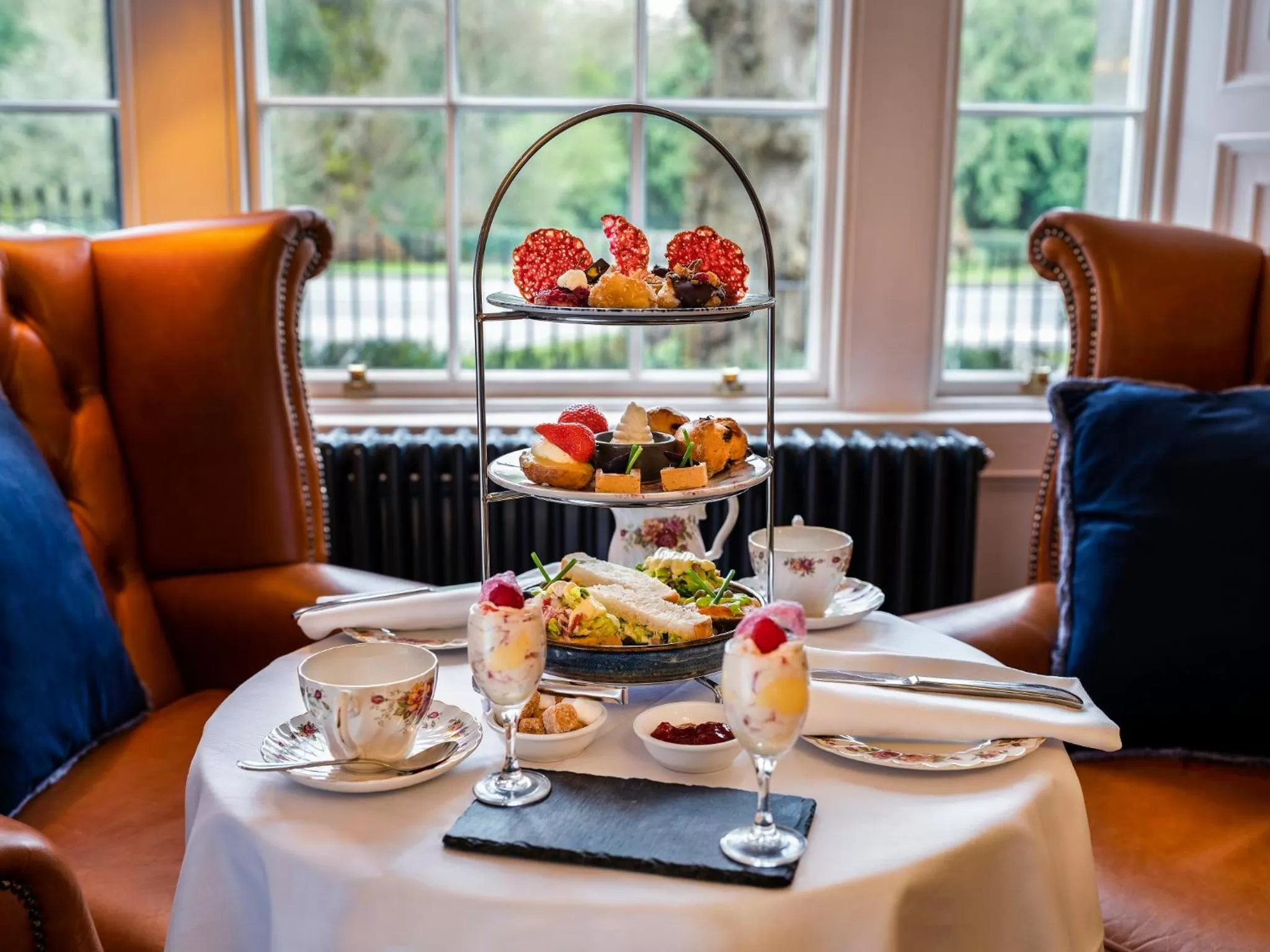 Restaurant/places to eat in Avalon House Hotel