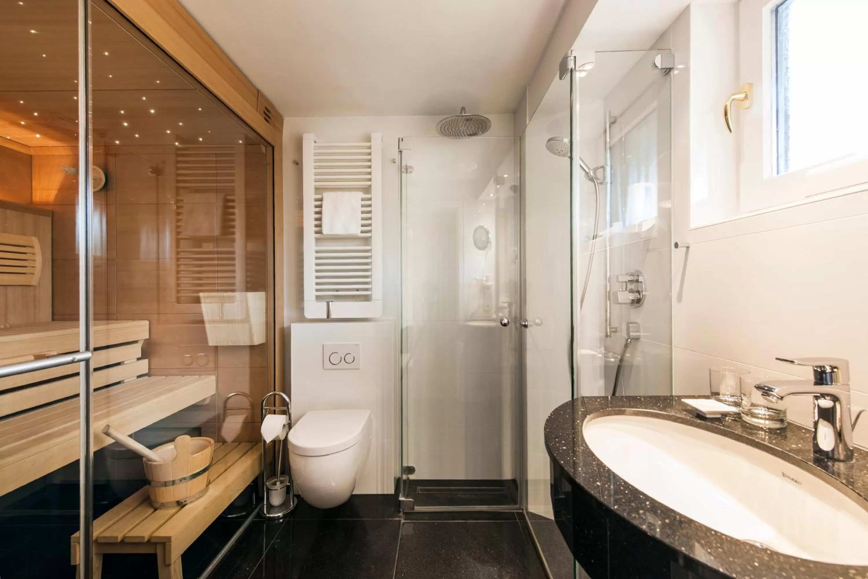 Decorative detail, Bathroom in Hotel Apartments Büngers - Mein Refugium am Meer mit Sommerstrandkorb