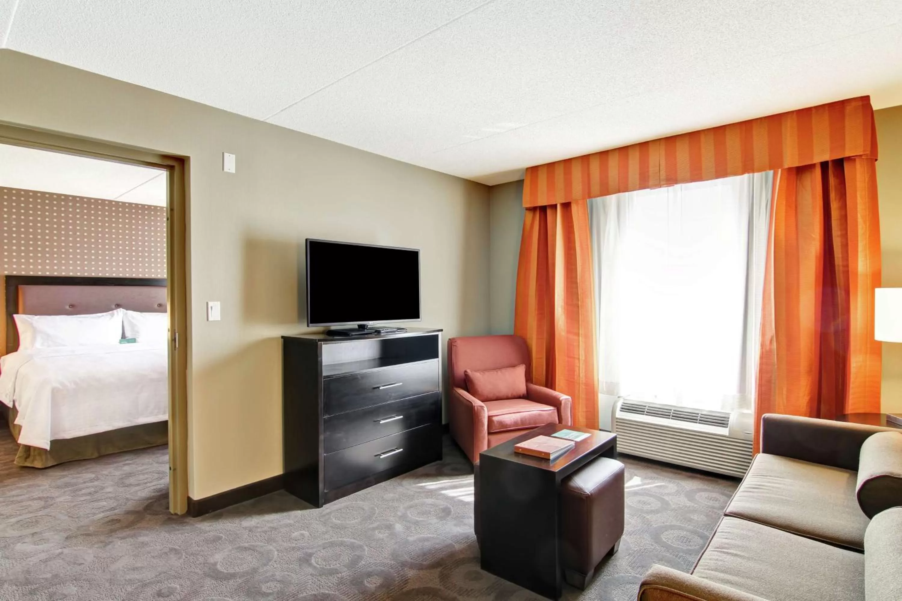 Living room, Bed in Homewood Suites by Hilton Toronto-Ajax