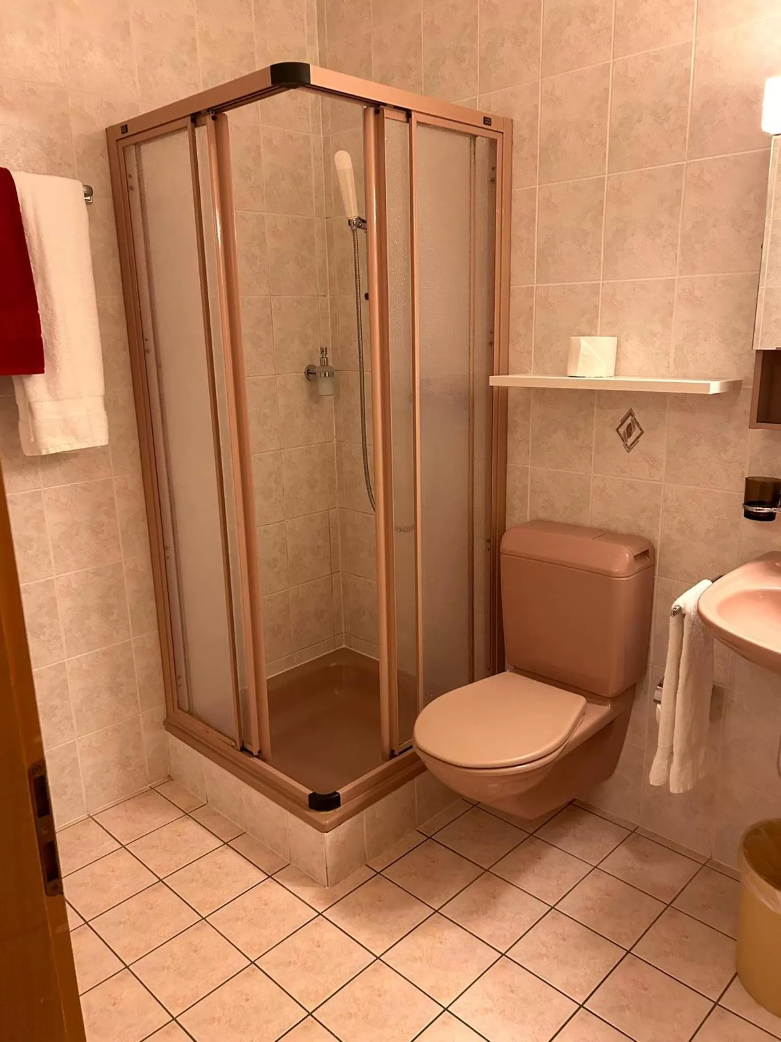 Bathroom in Hôtel EDIROL