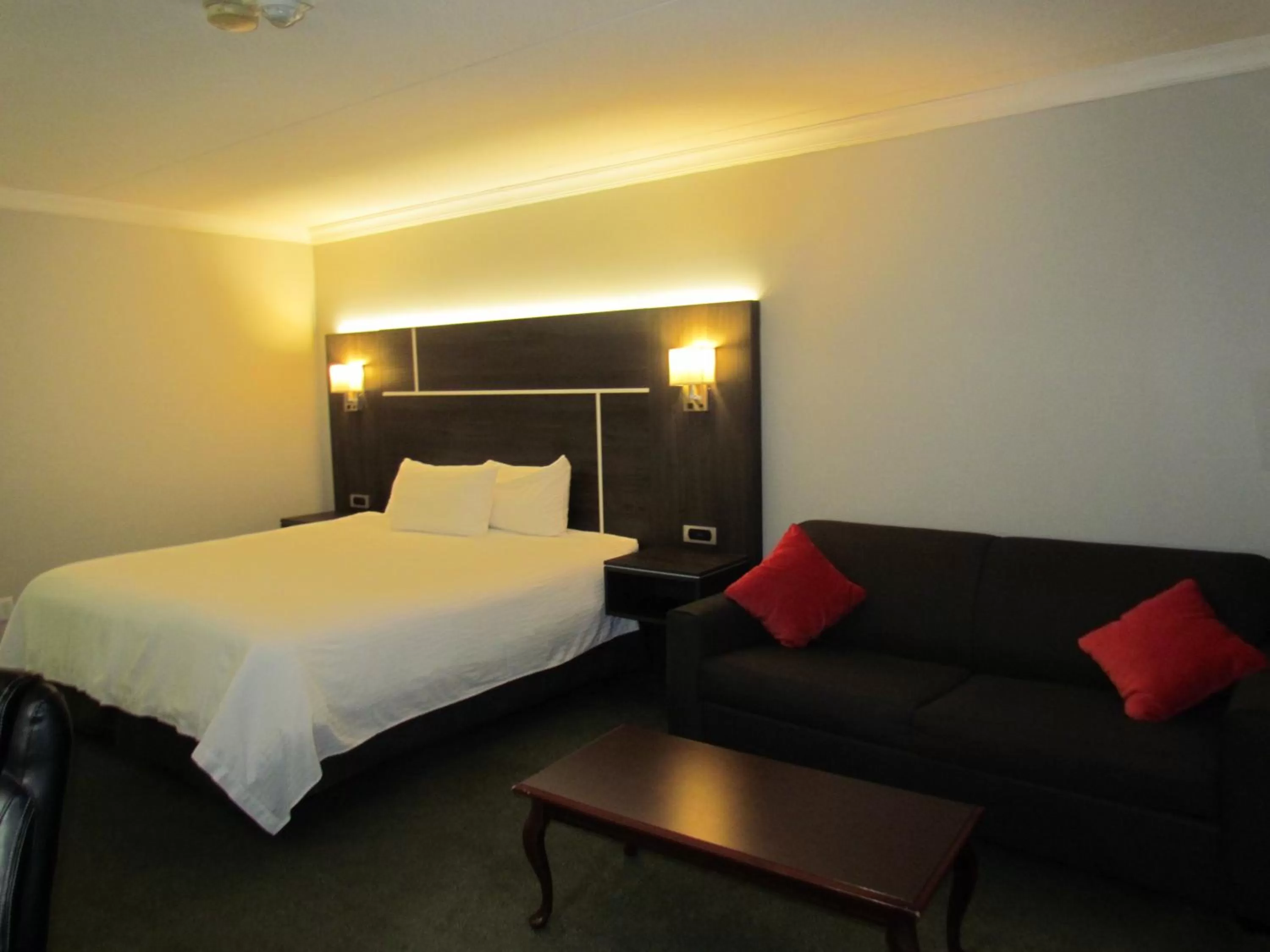 Bedroom, Bed in Rodeway Inn King William