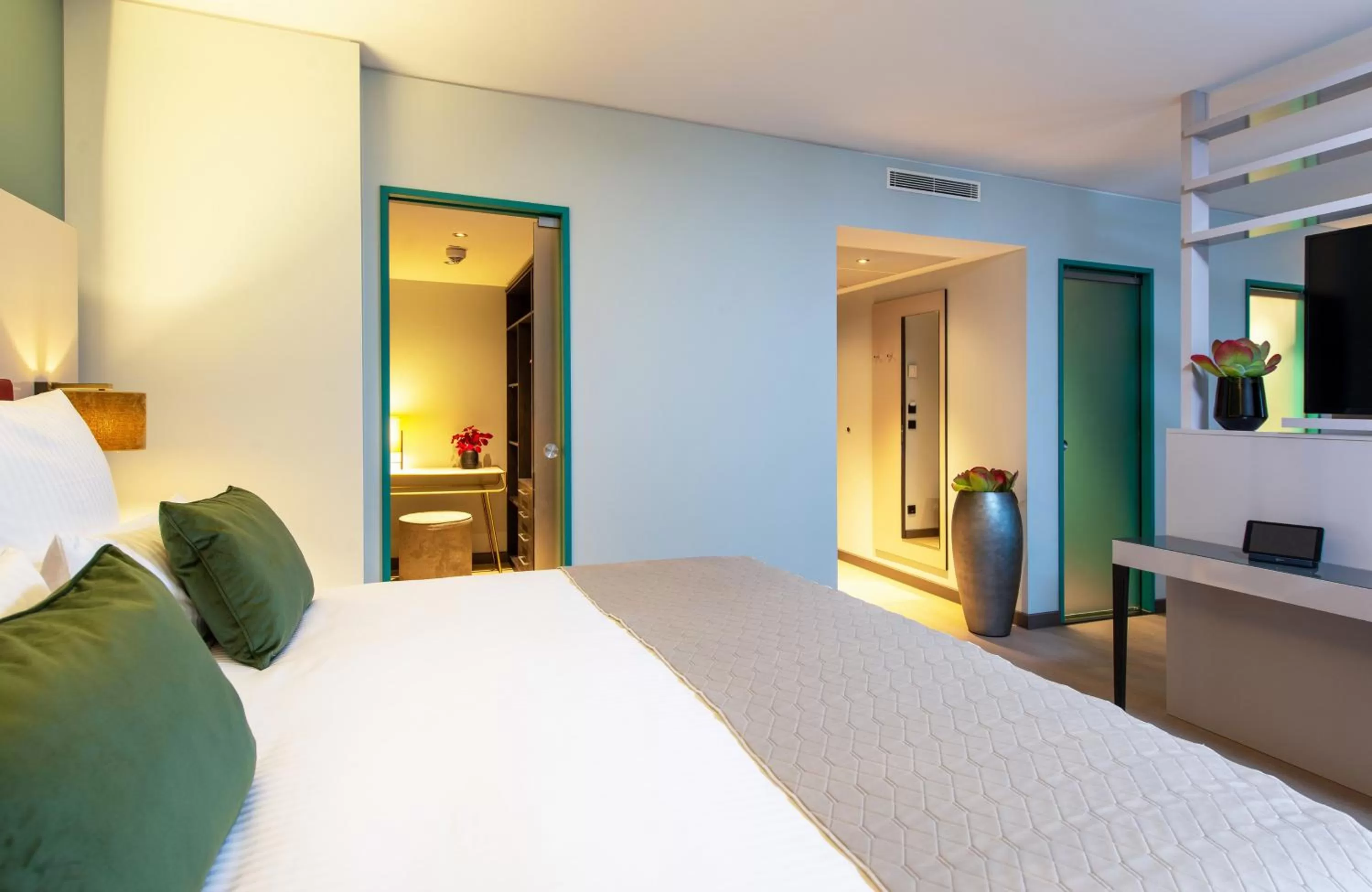 Photo of the whole room, Bed in Leonardo Hotel Augsburg