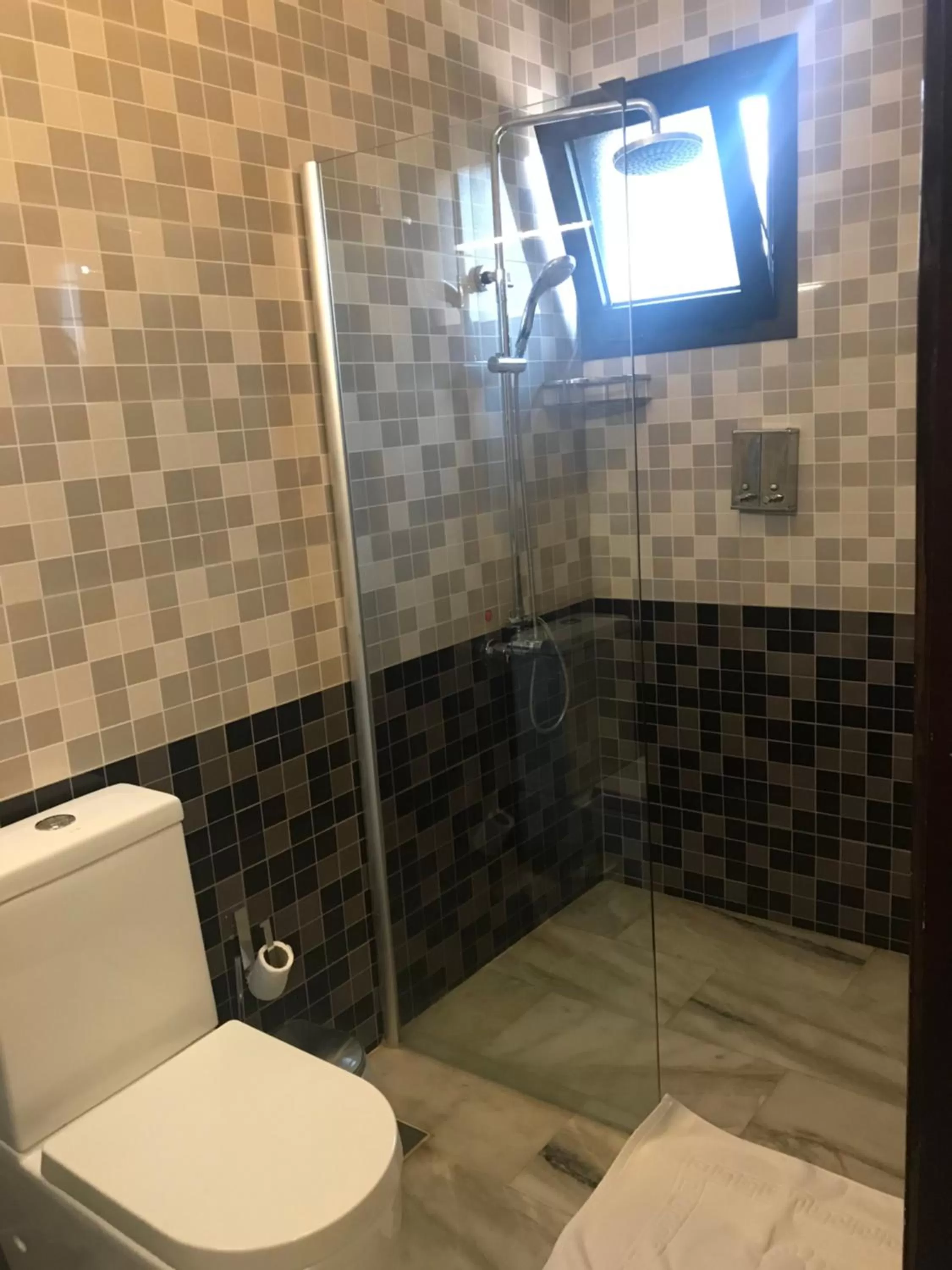 Shower in Sunset Inn