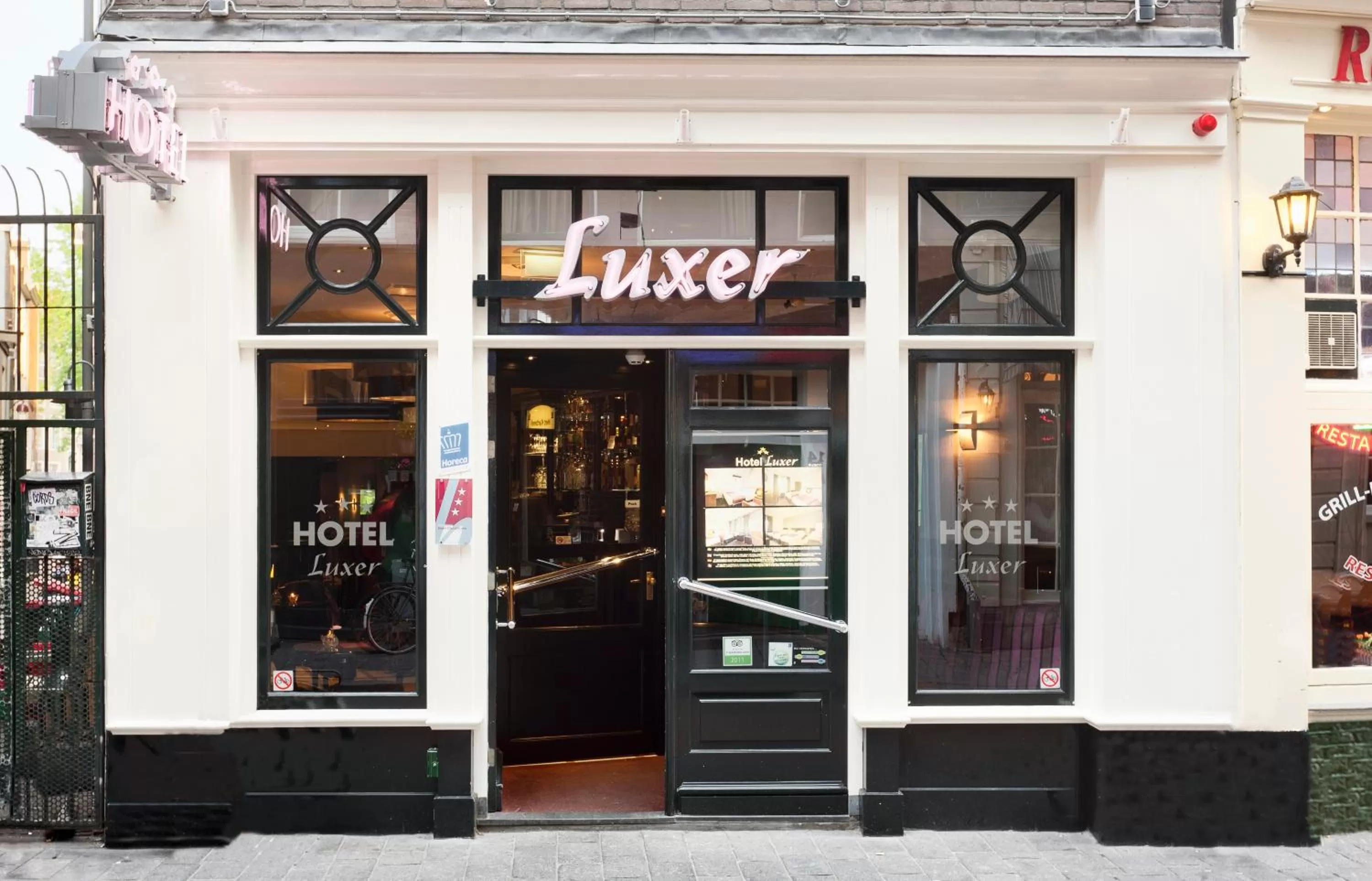 Facade/entrance in Hotel Luxer