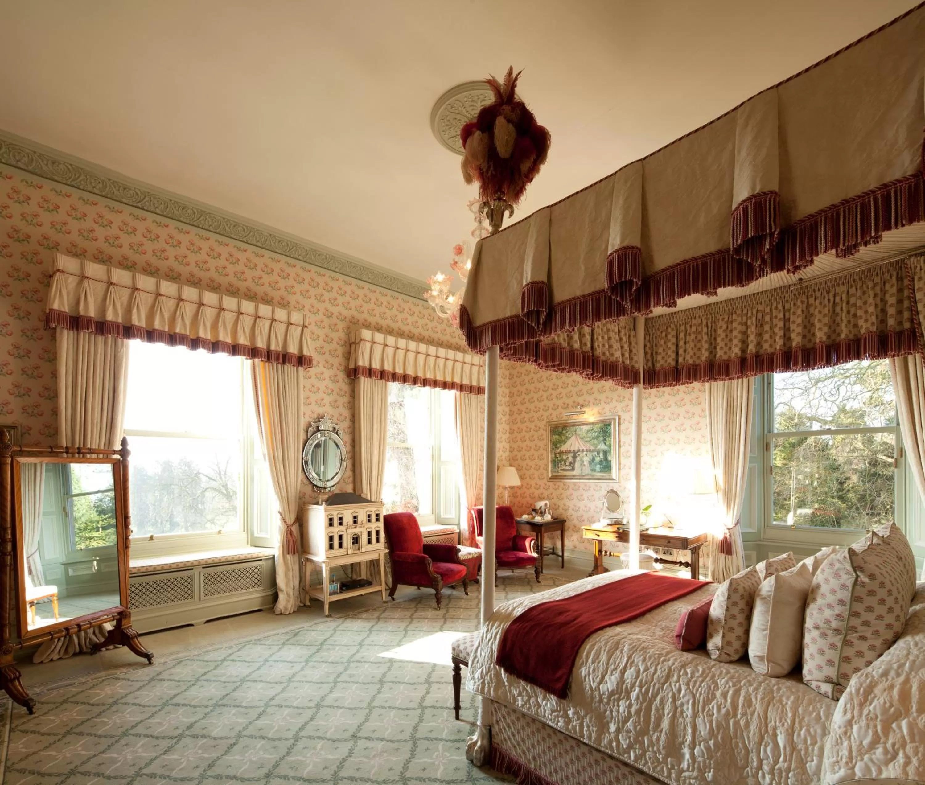 Shower, Bed in Kilworth House Hotel and Theatre