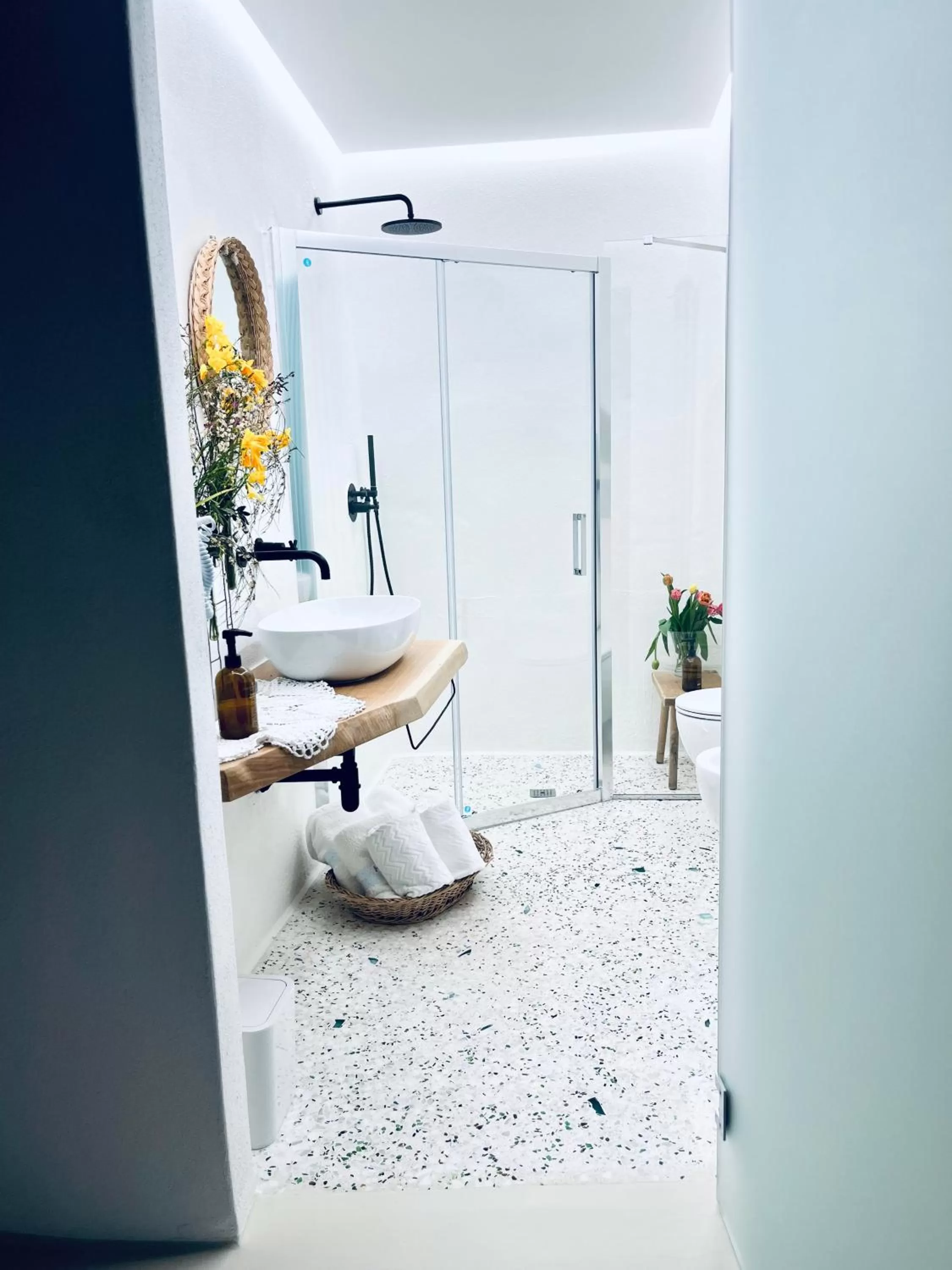 Hydria guest house art gallery