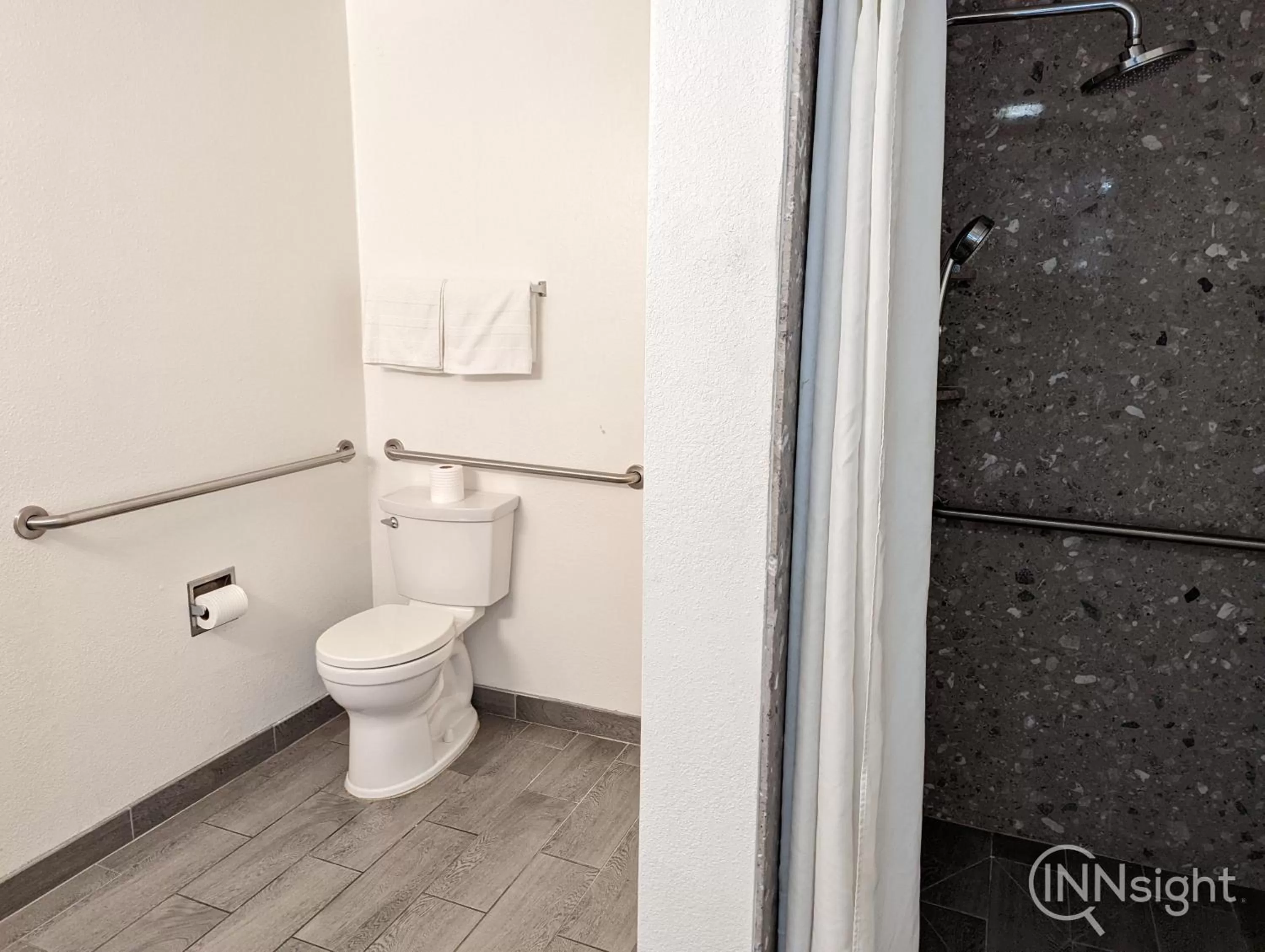 Bathroom in Royal Inn